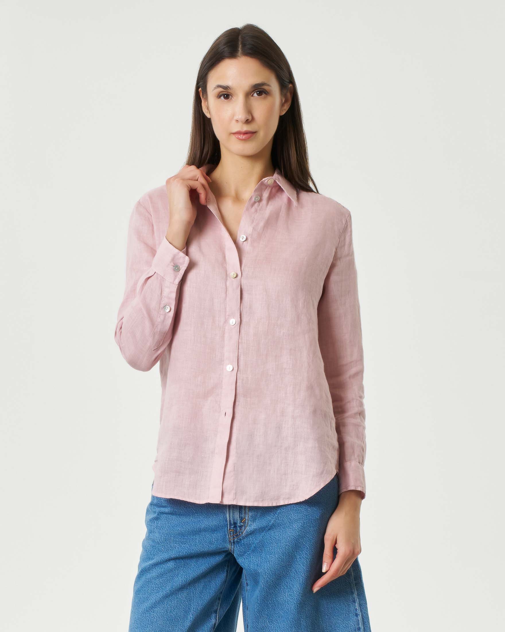 Camicia color cipria in puro lino con colletto classico e apertura a V
