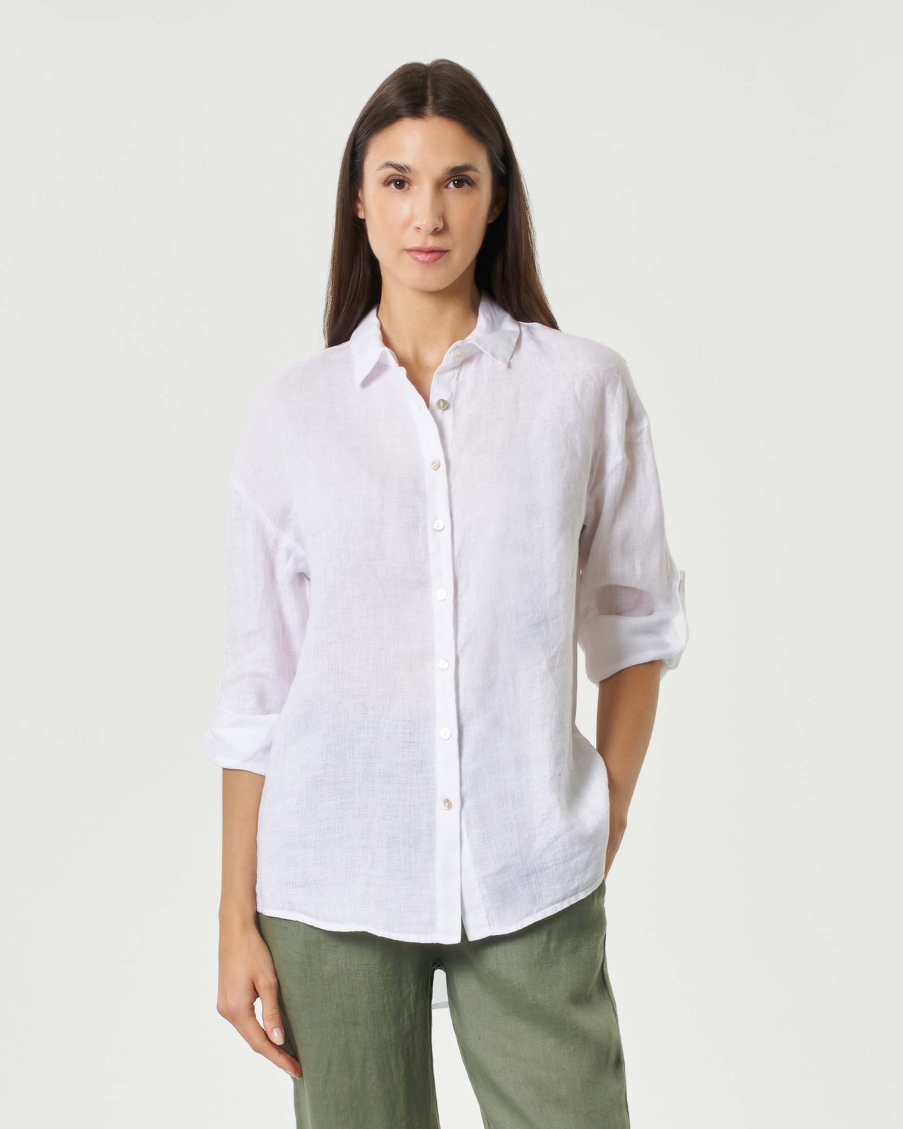 Camicia bianca in puro lino con colletto classico e apertura a V