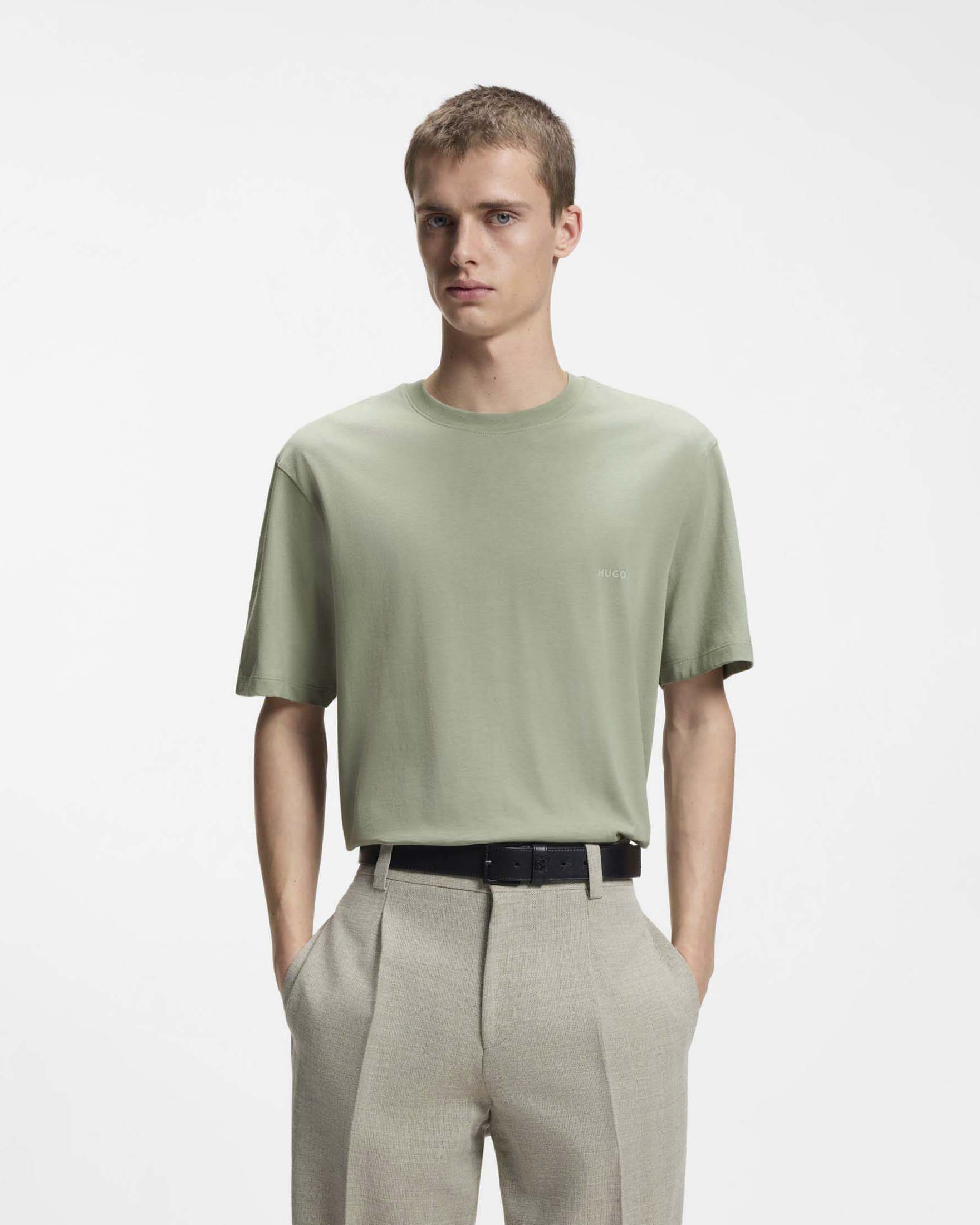 T-shirt Hugo verde salvia in cotone con logo e stampa sul retro