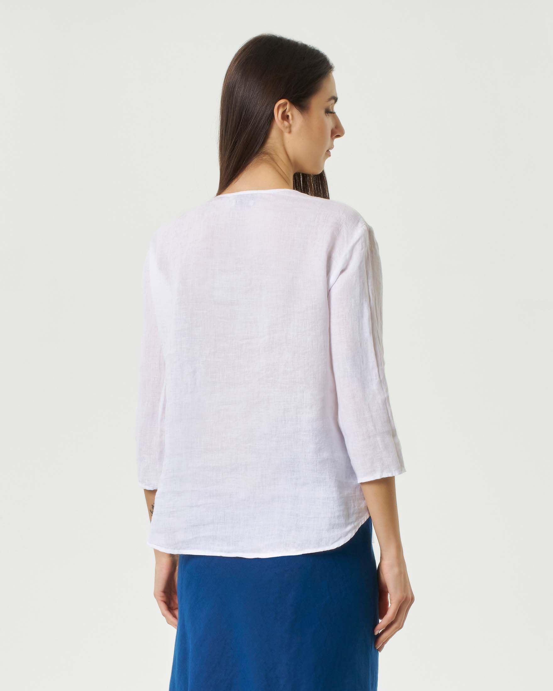 Camicia bianca in lino con colletto alla coreana emanica a tre quarti