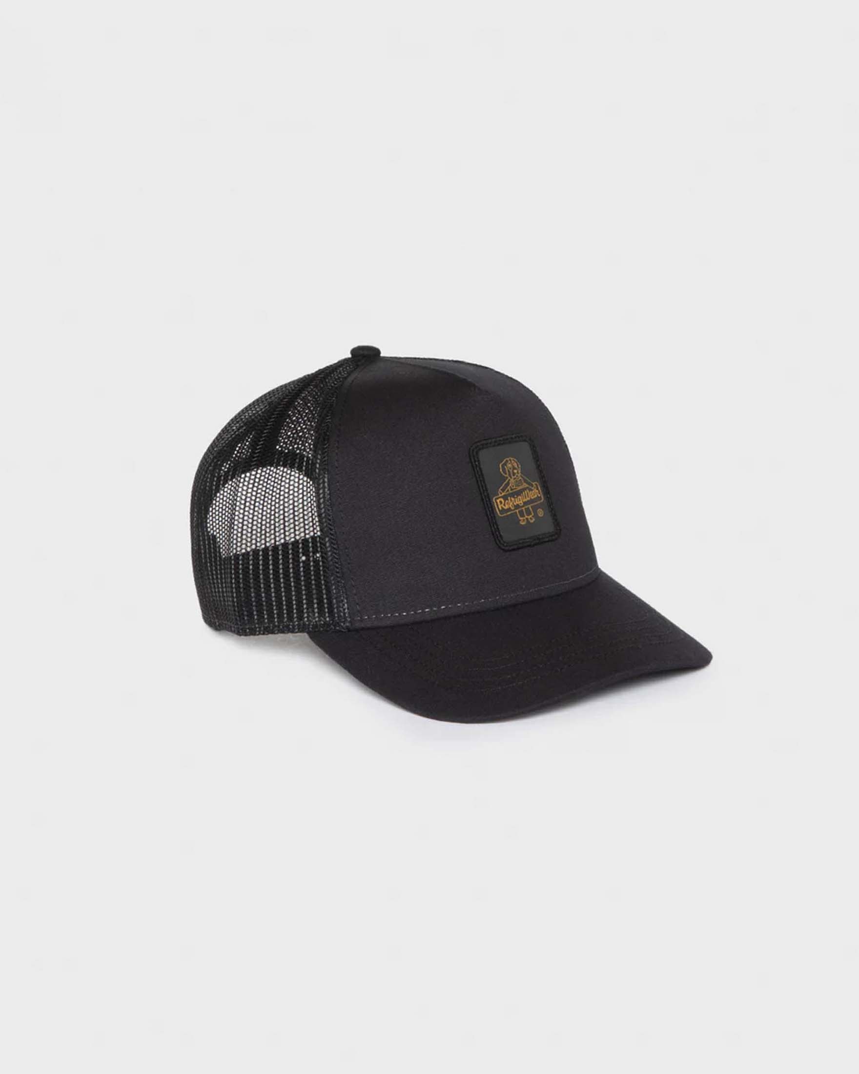 Berretto trucker nero con patch logo ricamata