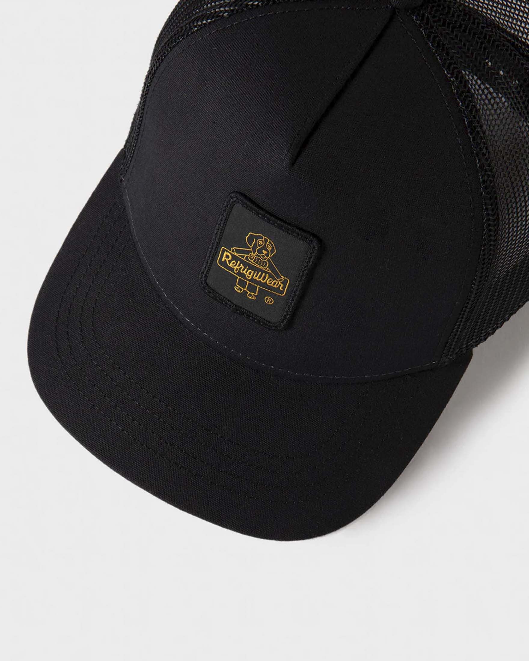Berretto trucker Refrigiwear nero con patch logo ricamata