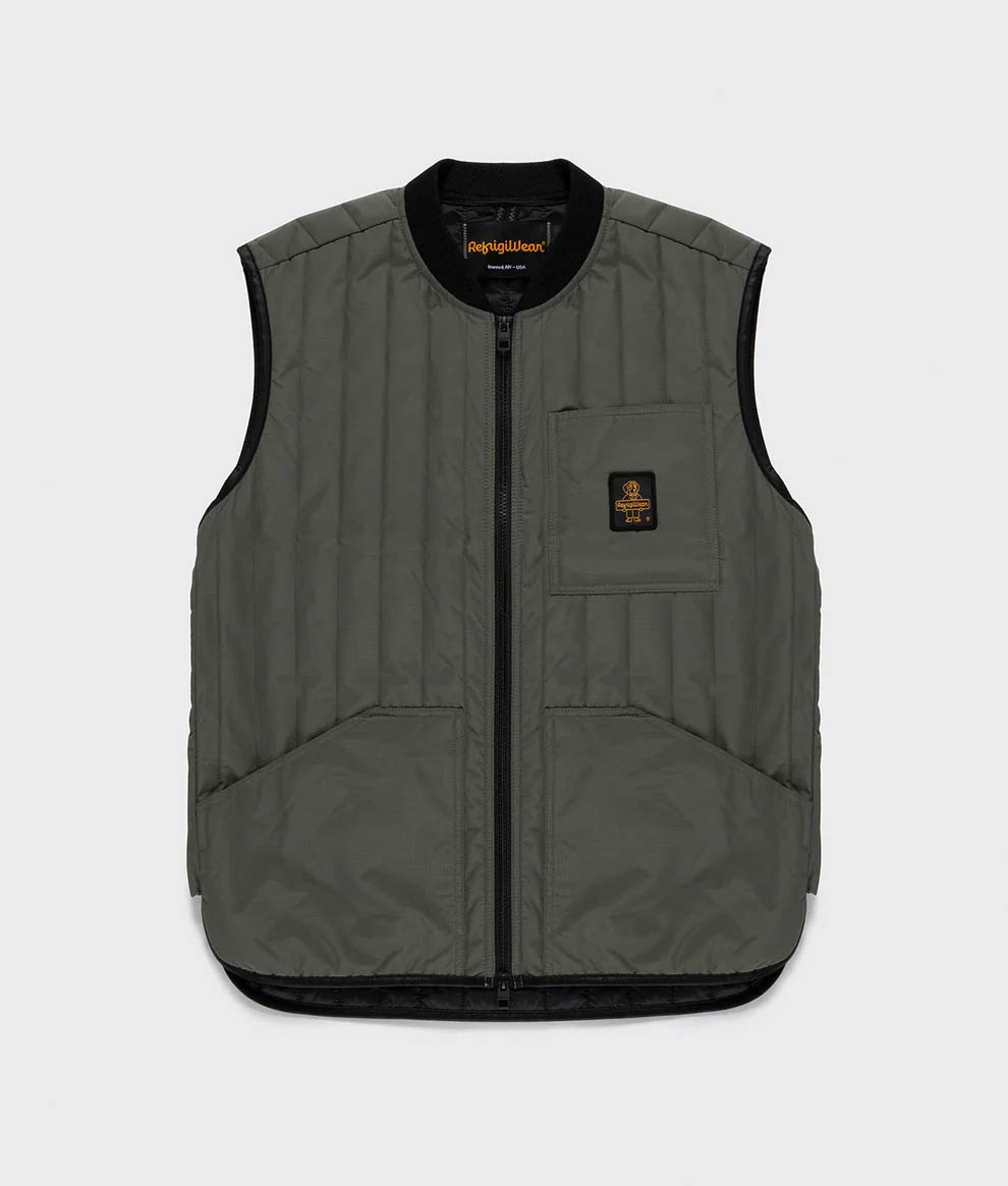 Gilet trapuntato verde militare con patch logo sul taschino