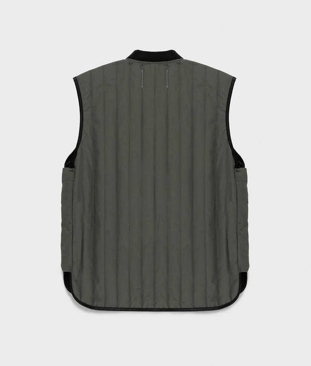Gilet trapuntato Refrigiwear verde militare con patch logo sul taschino image