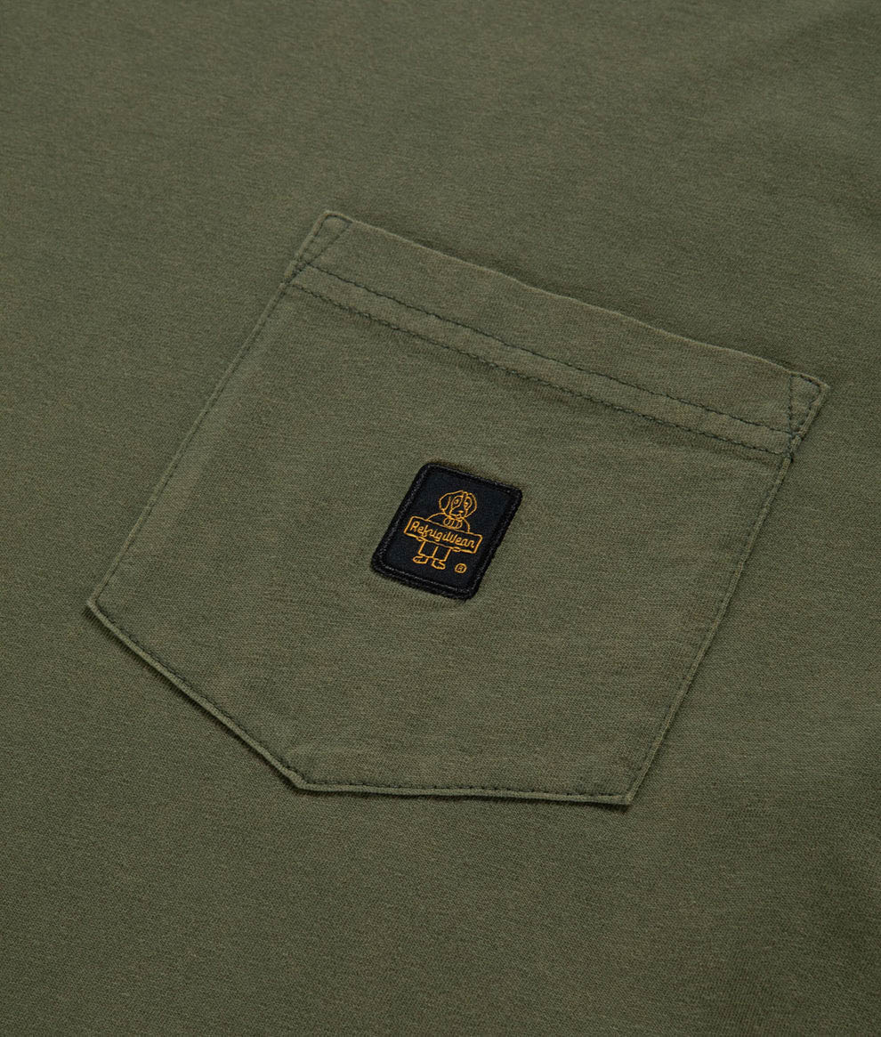 T-shirt Refrigiwear verde militare in cotone con taschino e patch logo