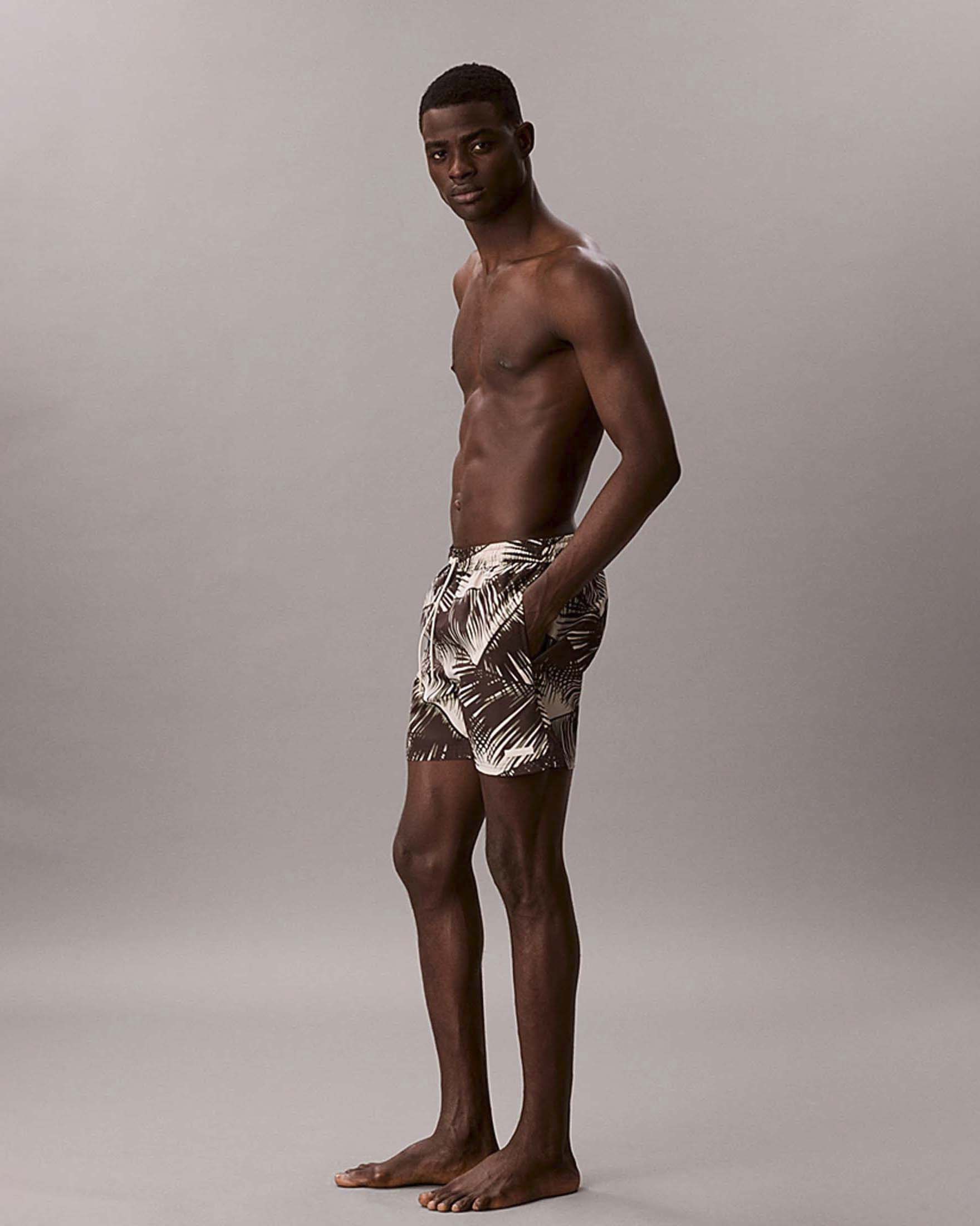 Boxer mare Calvin Klein Beachwear con stampa palme panna e marrone