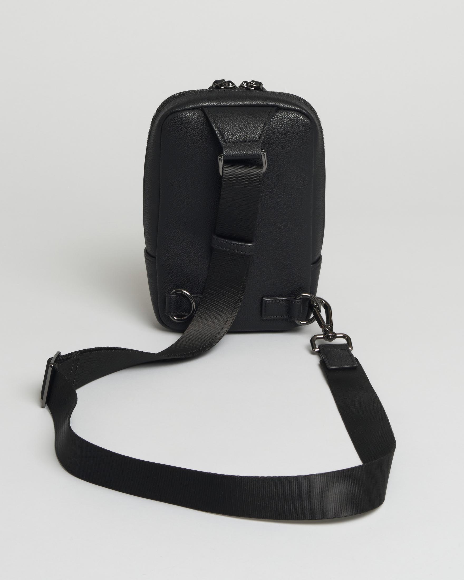 Borsa monospalla Armani Exchange nera in similpelle martellata
