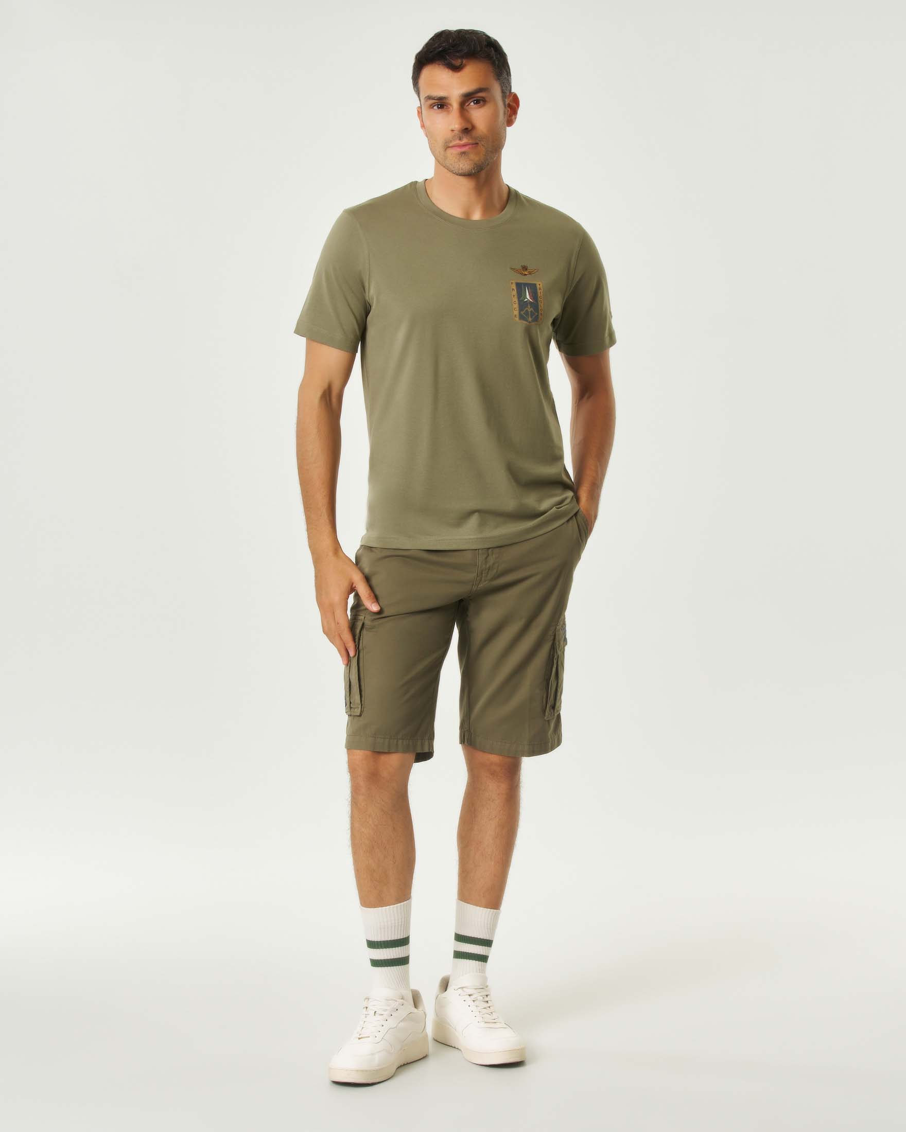 Bermuda cargo verde in gabardina di puro cotone