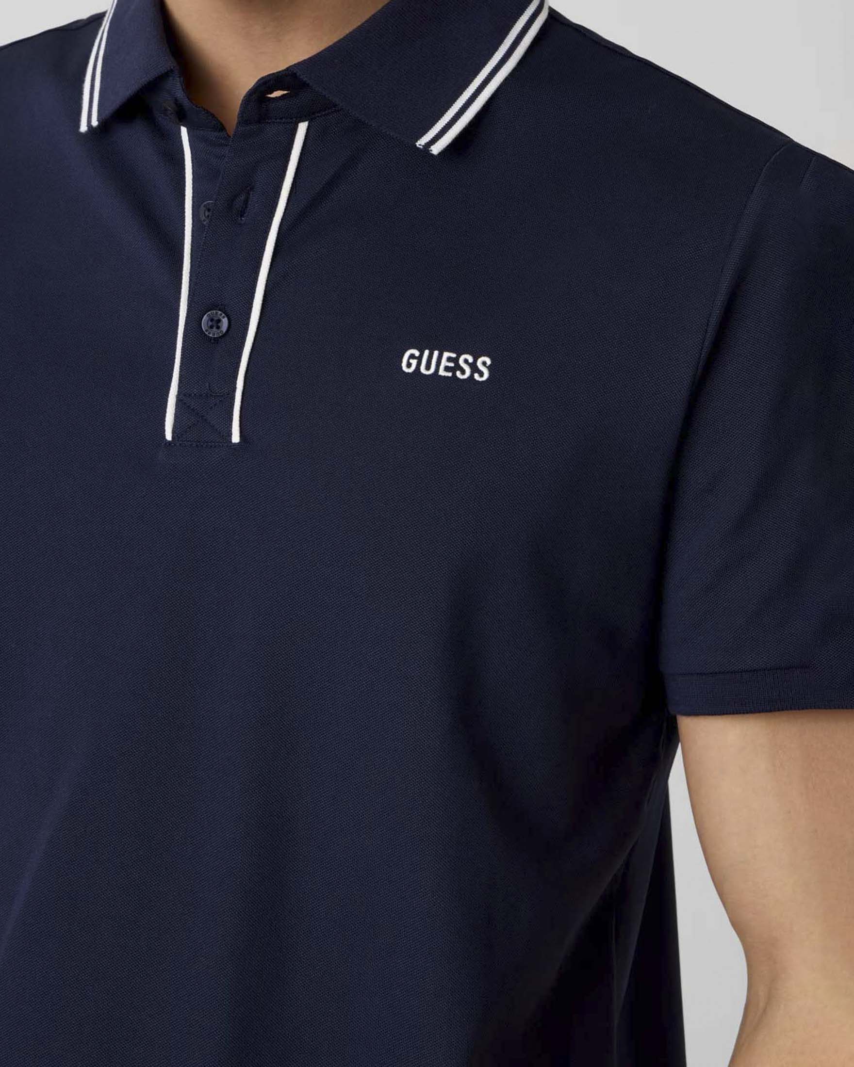 Polo Guess blu in misto cotone stretch con logo ricamato e bordino a contrasto