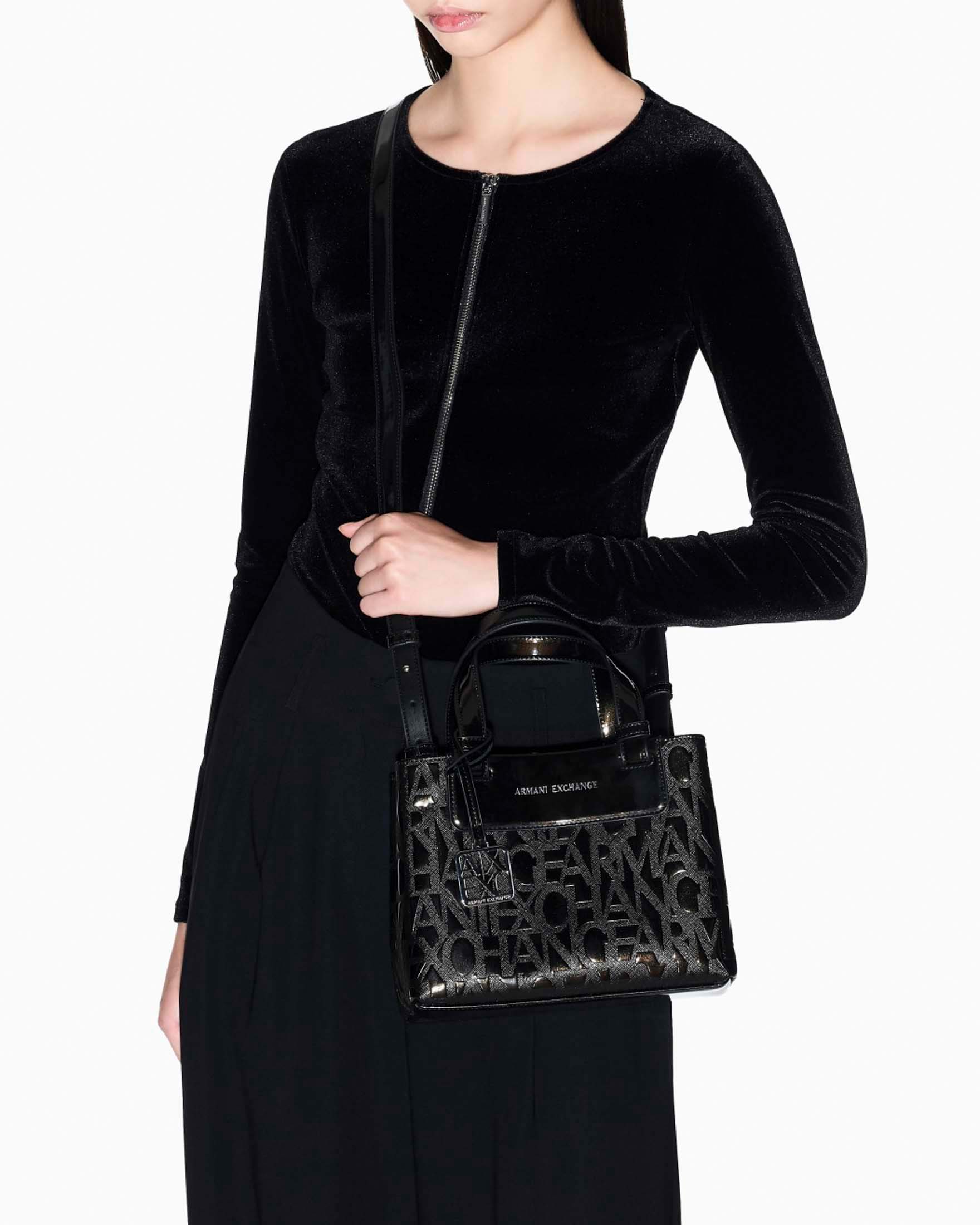 Borsa a mano Armani Exchange nera in similpelle con lettering in rilievo e tracolla removibile image