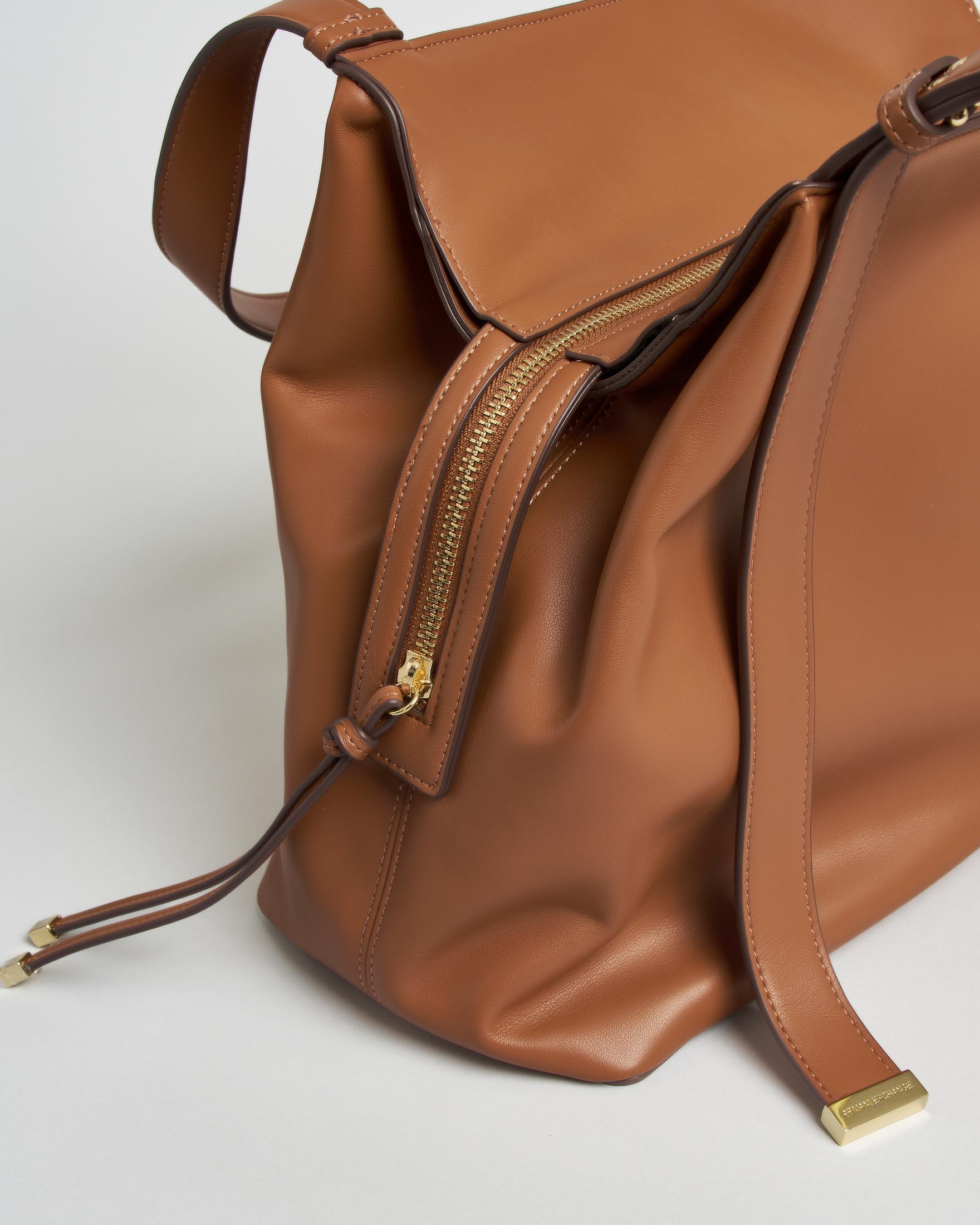 Borsa a spalla Armani Exchange color cuoio con doppio manico e chiusura zip image