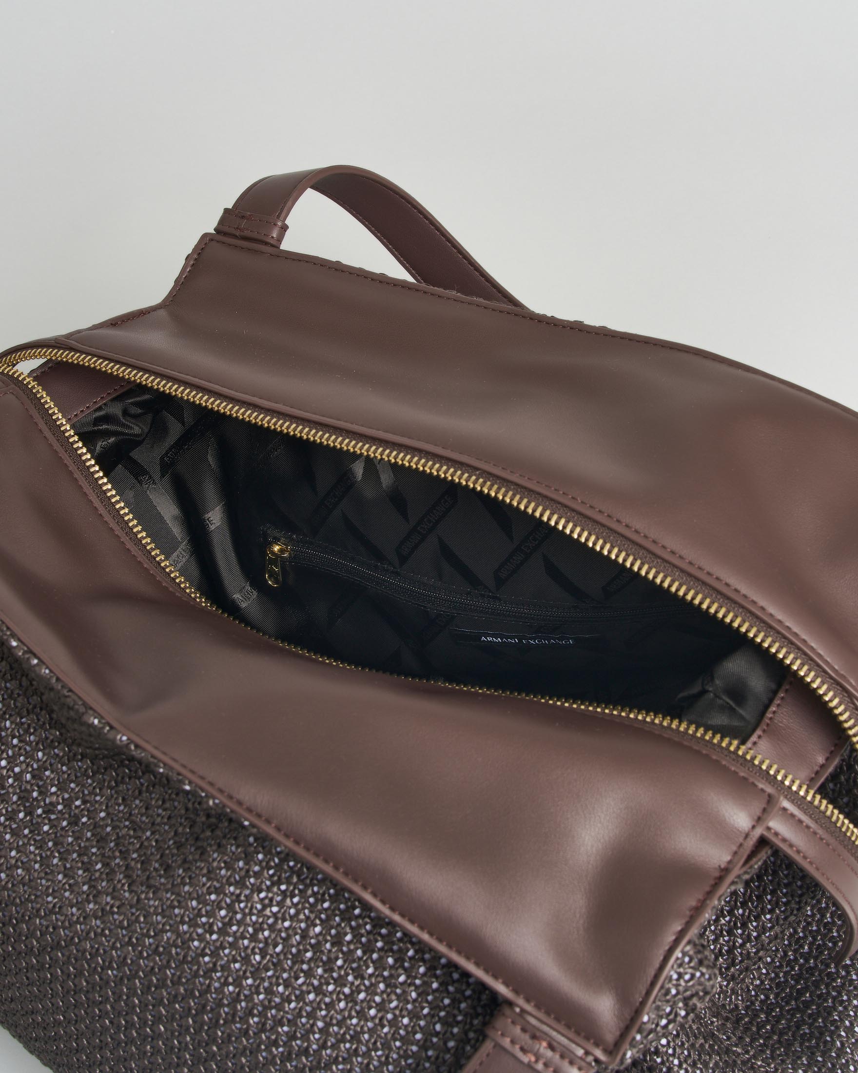 Borsa a spalla Armani Exchange color moro effetto nappa con doppio manico e chiusura zip image