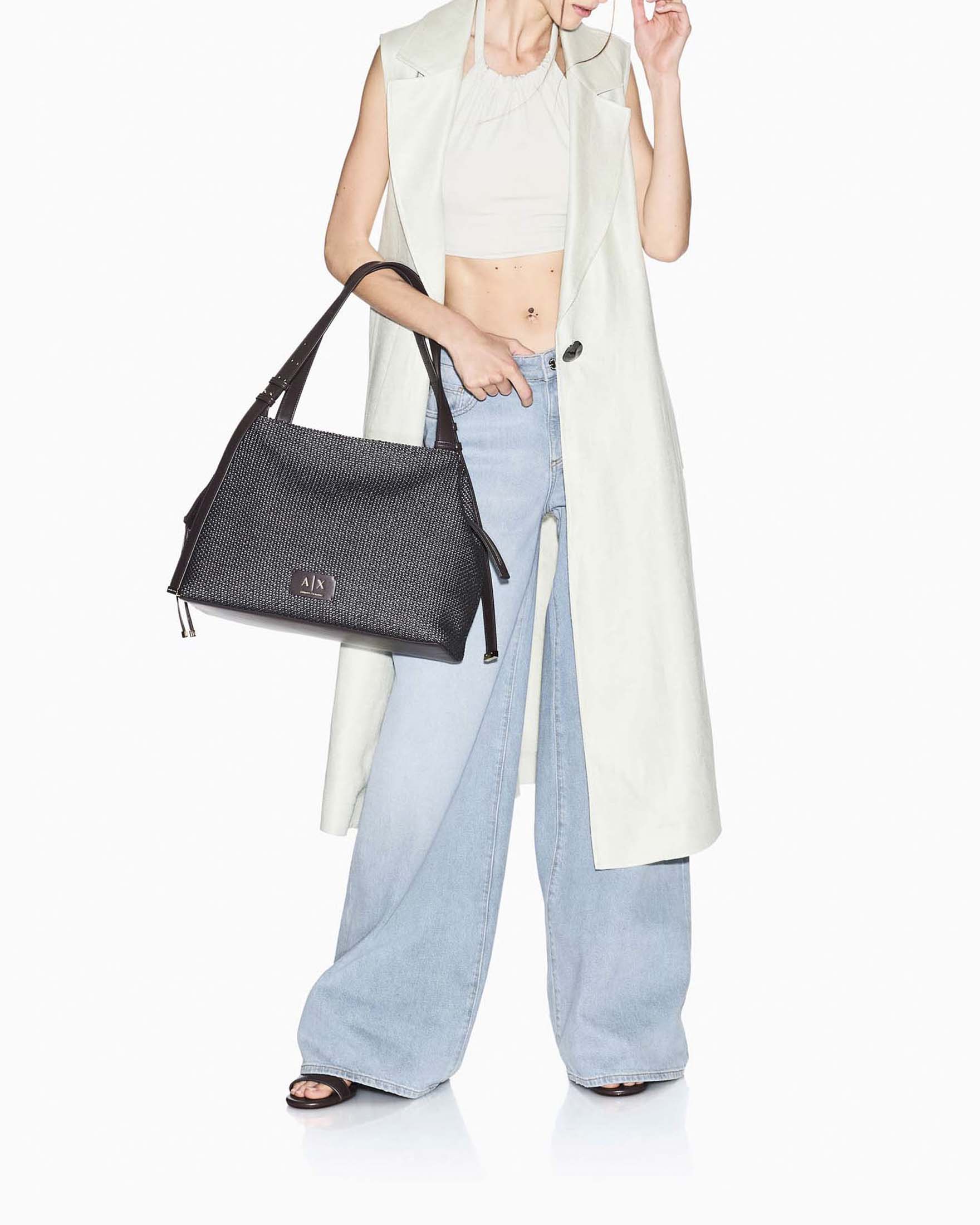 Borsa a spalla Armani Exchange naturale effetto nappa con doppio manico e chiusura zip