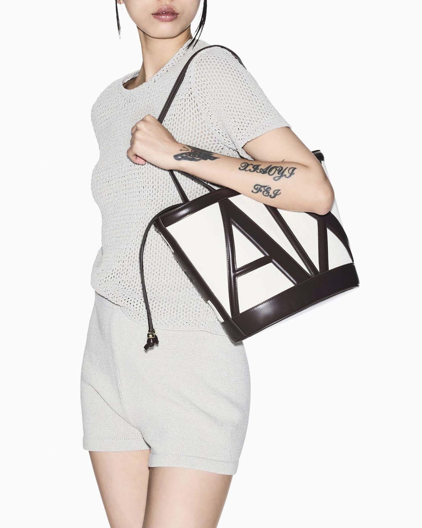 Borsa grande a secchiello Armani Exchange in canvas écru e similpelle color moro con tracolla