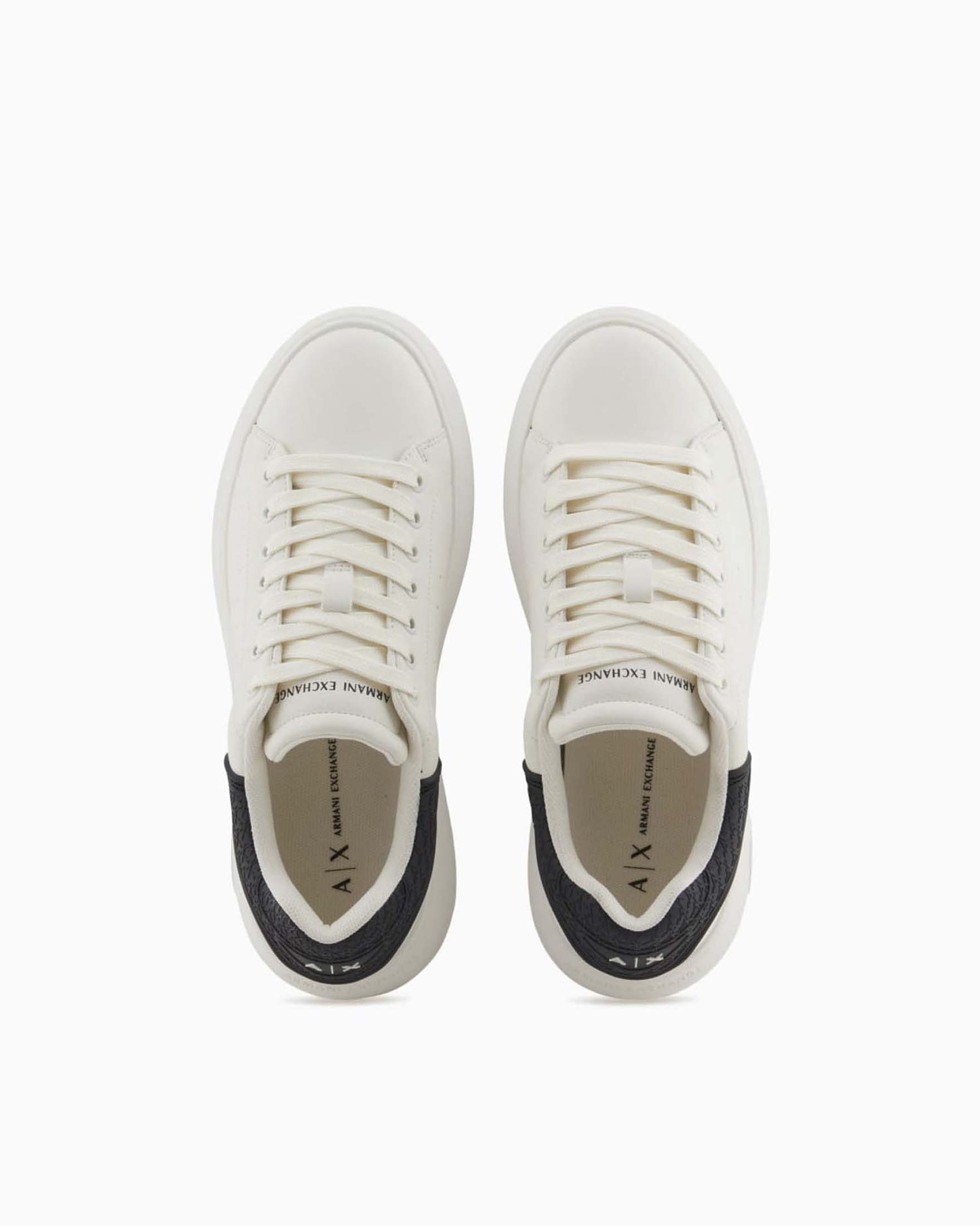 Sneakers Armani Exchange bianche in pelle con suola spessa e dettagli a contrasto