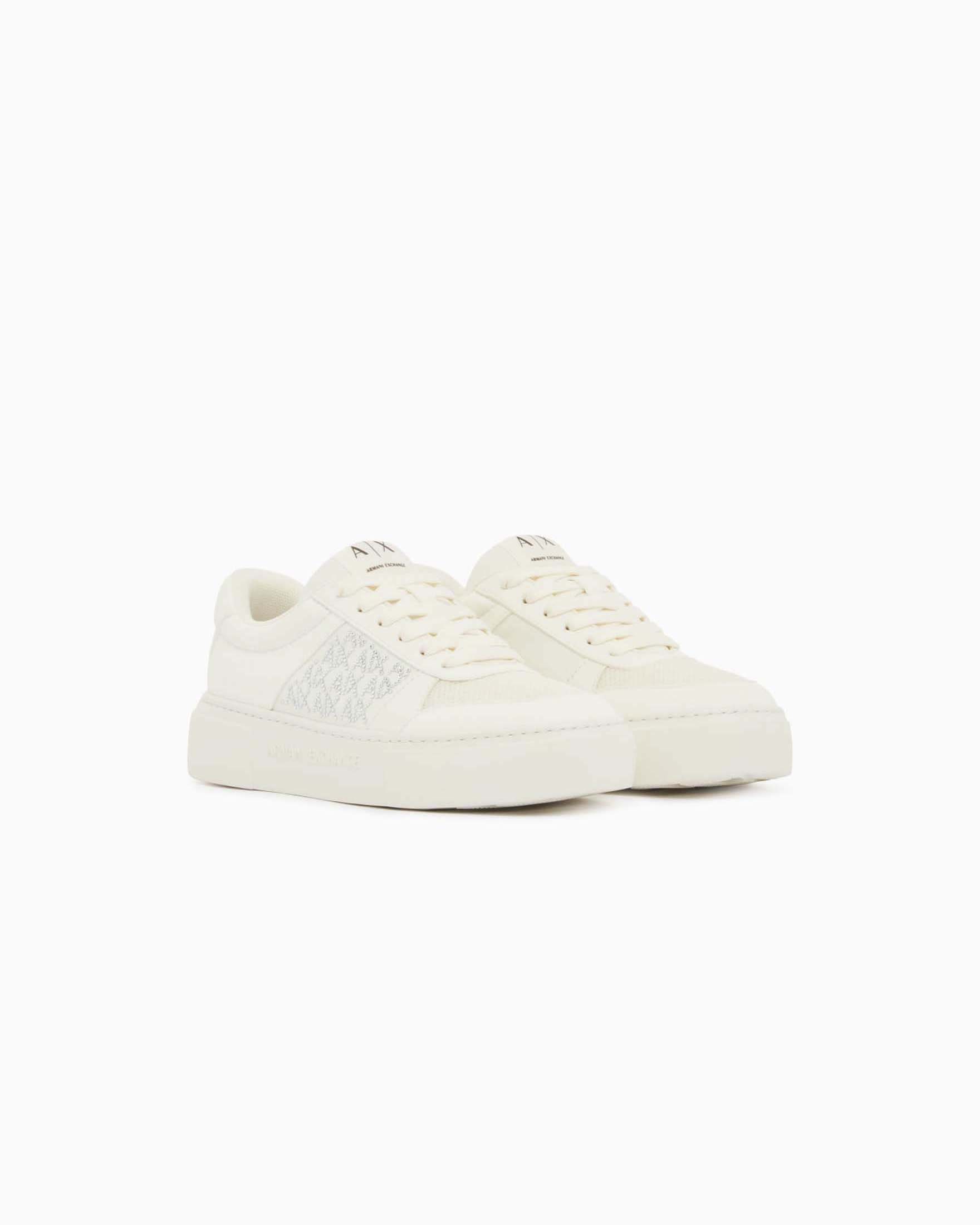 Sneakers Armani Exchange bianche in microsuede con logo in strass e siola spessa