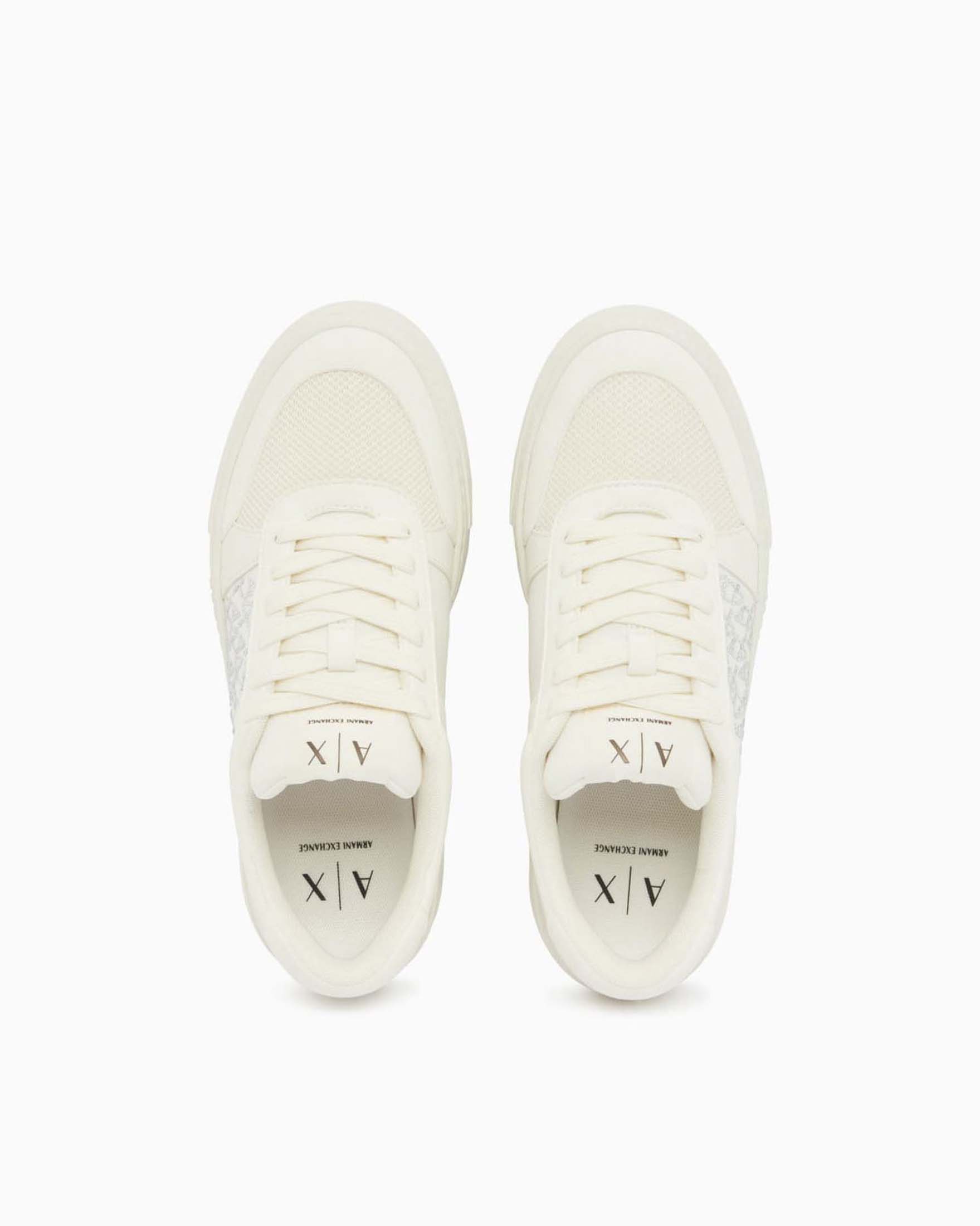 Sneakers Armani Exchange bianche in microsuede con logo in strass e siola spessa