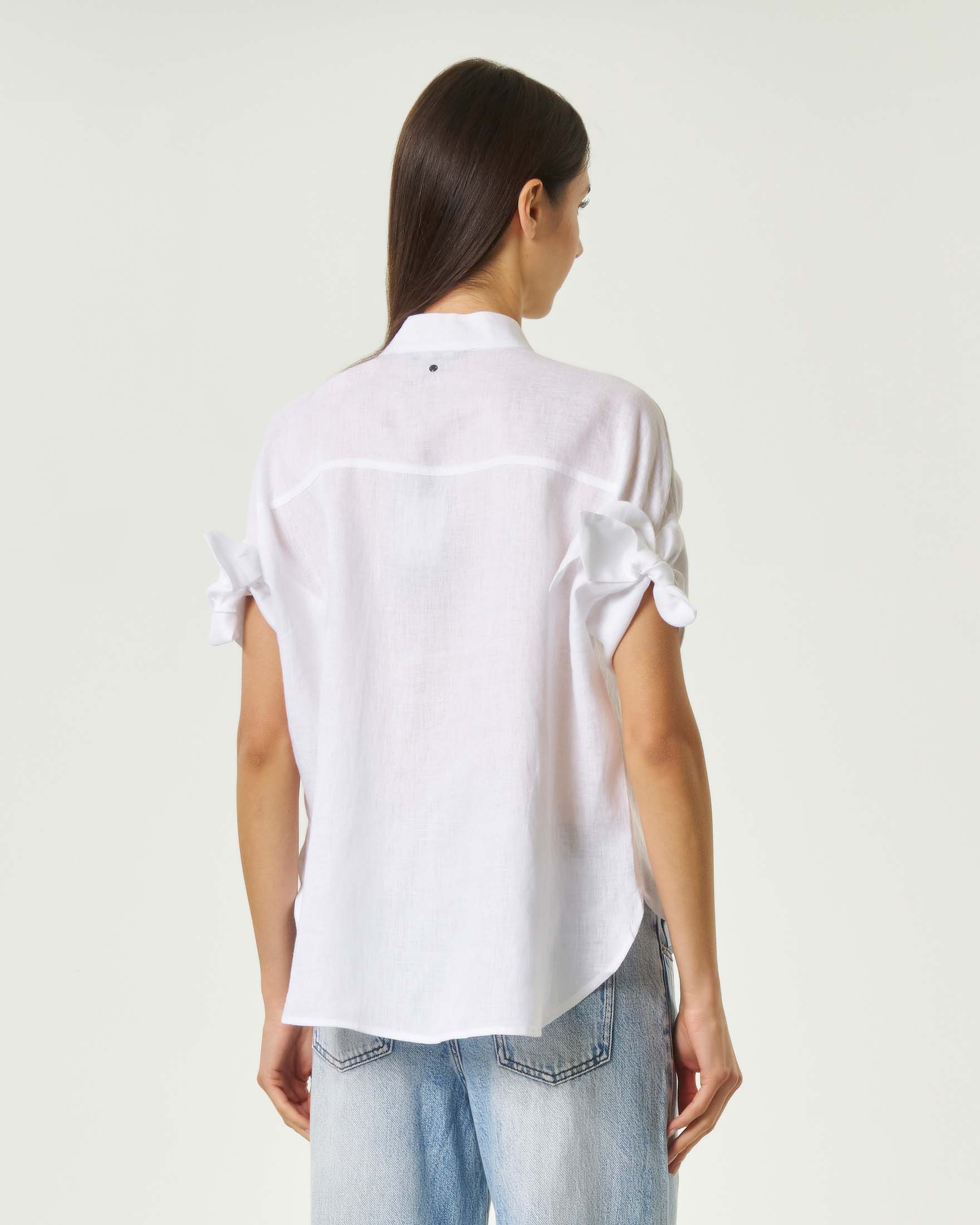  Camicia Armani Exchange bianca in lino con collo alla coreana