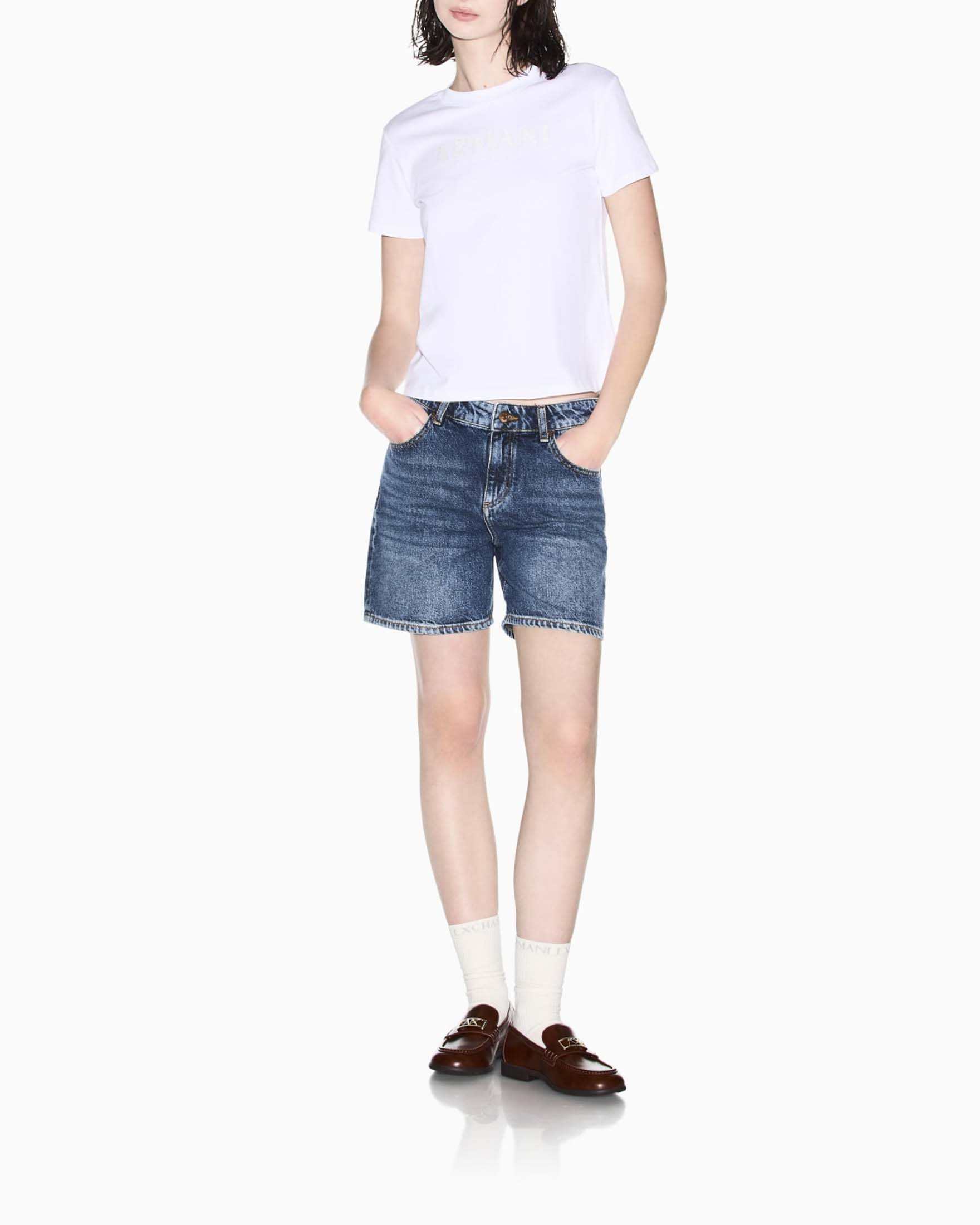 T-shirt relaxed Armani Exchange bianca in jersey di cotone con scritta logo in paillettes image