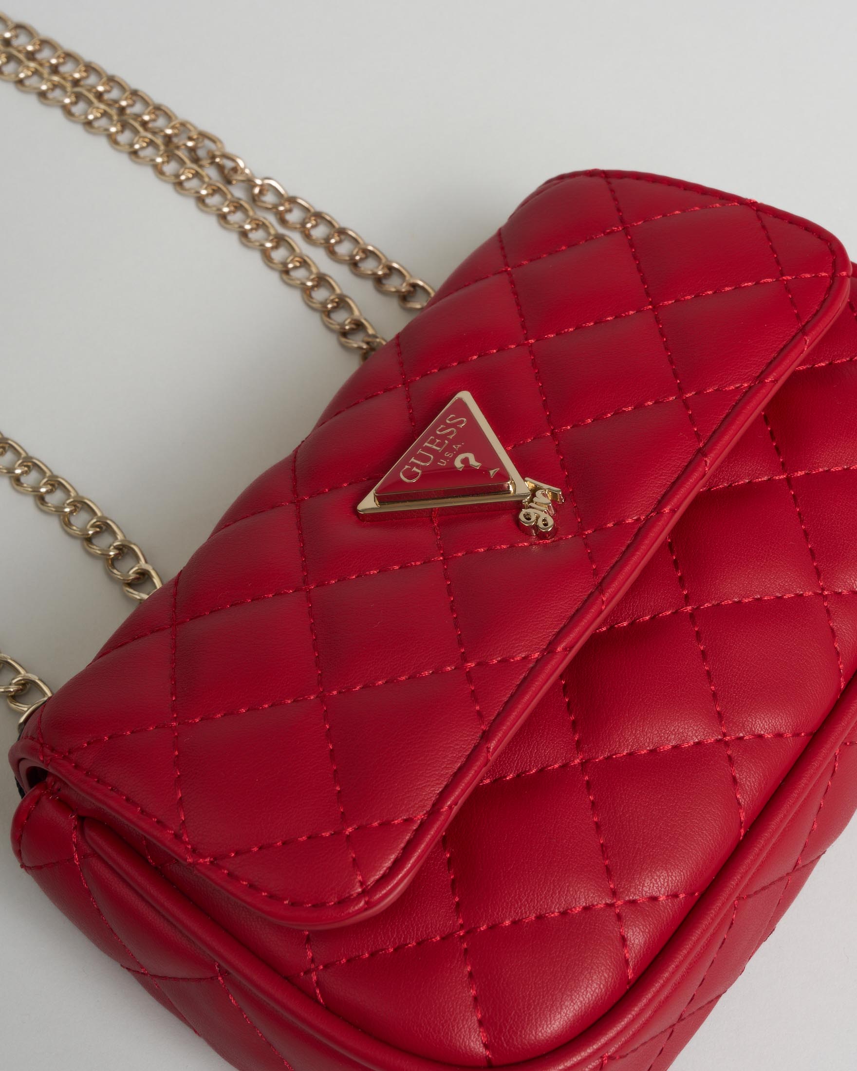 Borsa a tracolla Guess Kids rossa in similpelle con logo metallico e motivo trapuntato