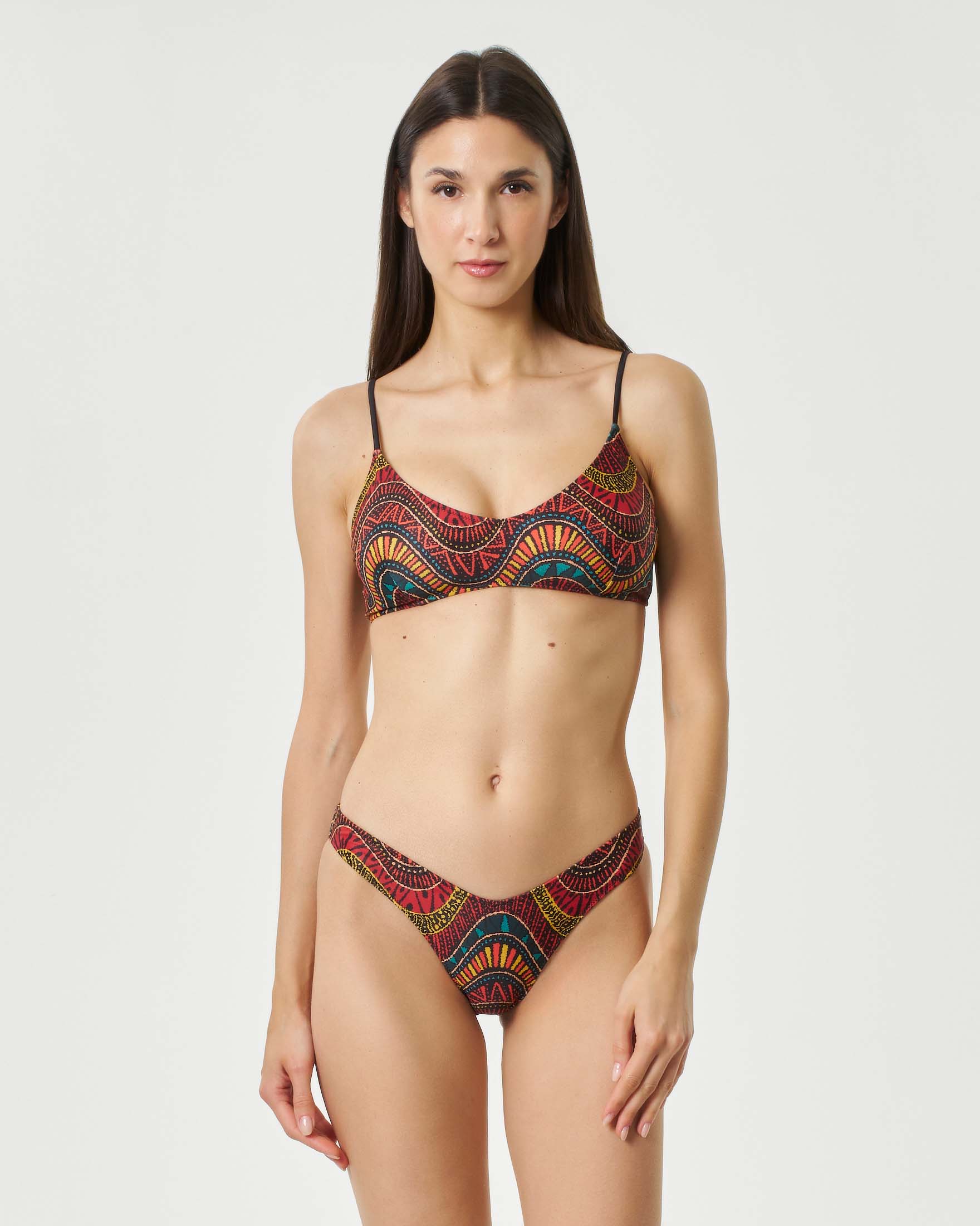 Bikini due pezzi d'ispirazione africana con top a canotta e slip a brasiliana