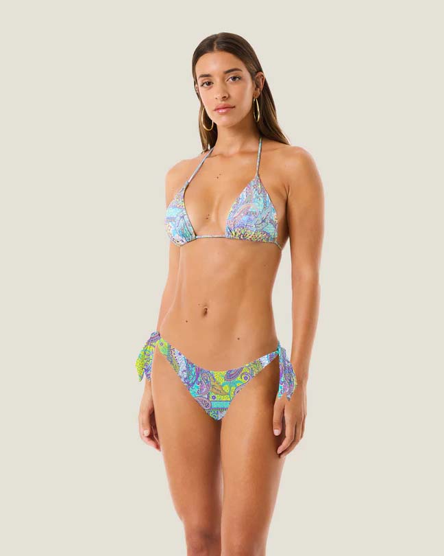 Bikini due pezzi 4Giveness a stampa paisley colorata con top a triangolo e slip con lacceti e strass