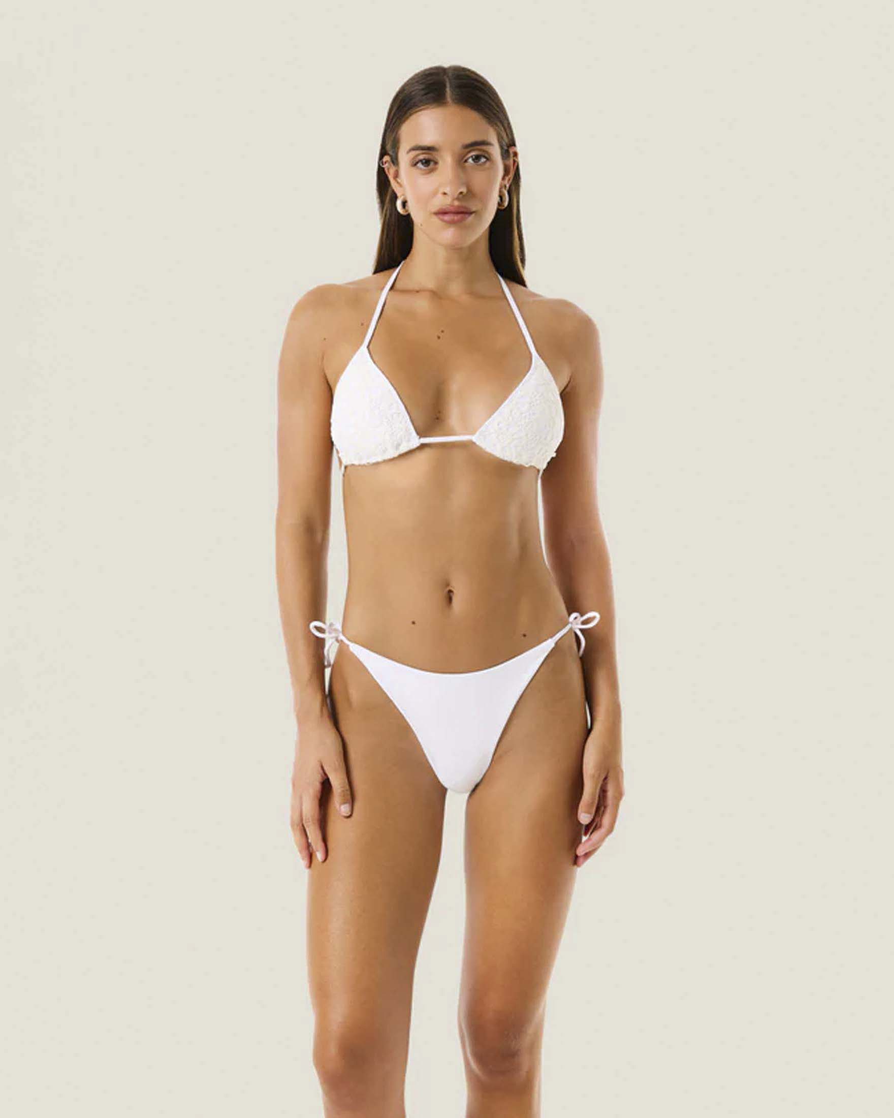 Bikini due pezzi bianco con ricamo macramé floreale