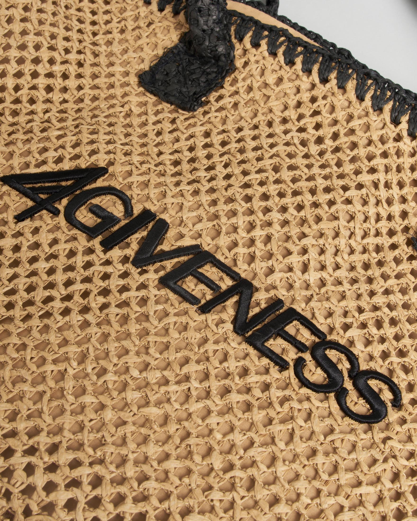 Borsa tote da mare 4Giveness in rafia intrecciata con scritta logo e doppio manico nero