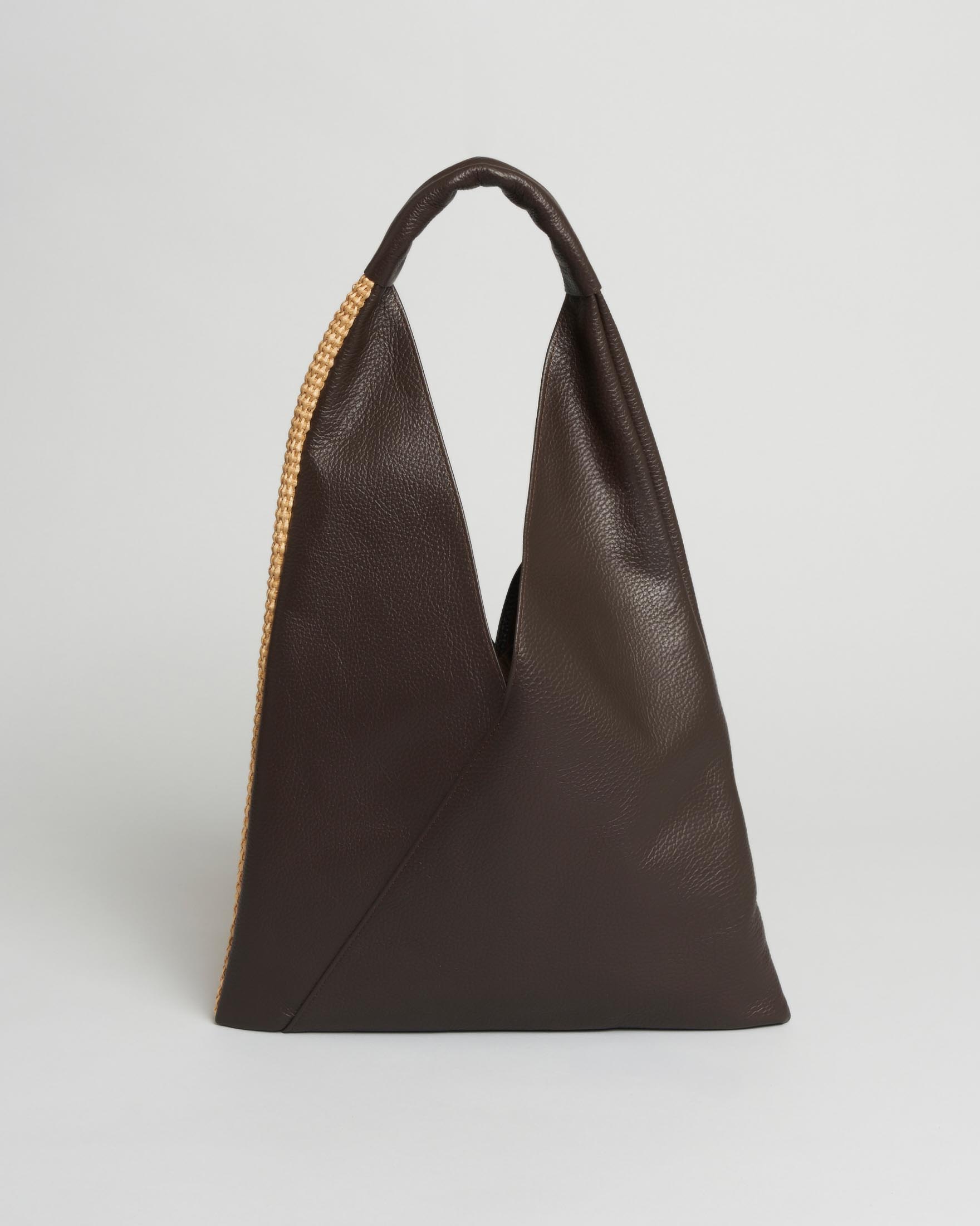 Borsa a spalla Hlo! in rafia naturale e pelle color moro con apertura a V e chiusura a bottone magnetico
