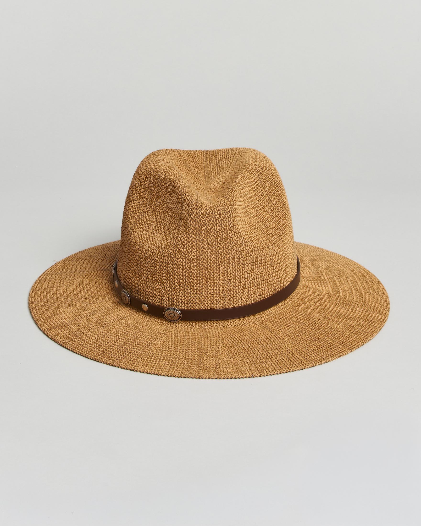 Cappello fedora in rafia intrecciata color cammello con fascetta in pelle