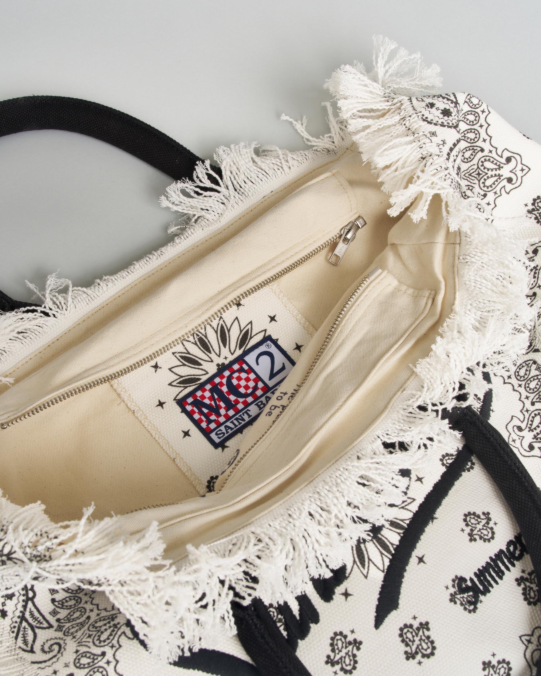 Borsa Vanity Regular MC2 Saint Barth in canvas di puro cotone con stampa bandana bianca e frange image