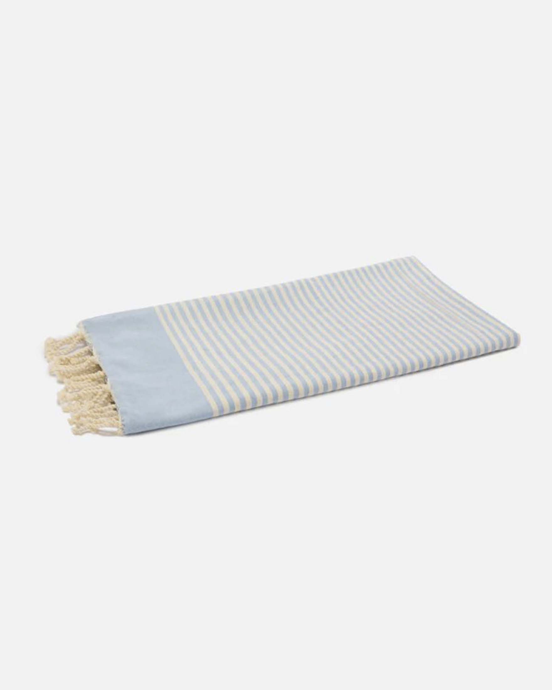 Telo mare MC2 Saint Barth a righe sottili azzurre e panna in cotone jacquard con frange e scritta logo