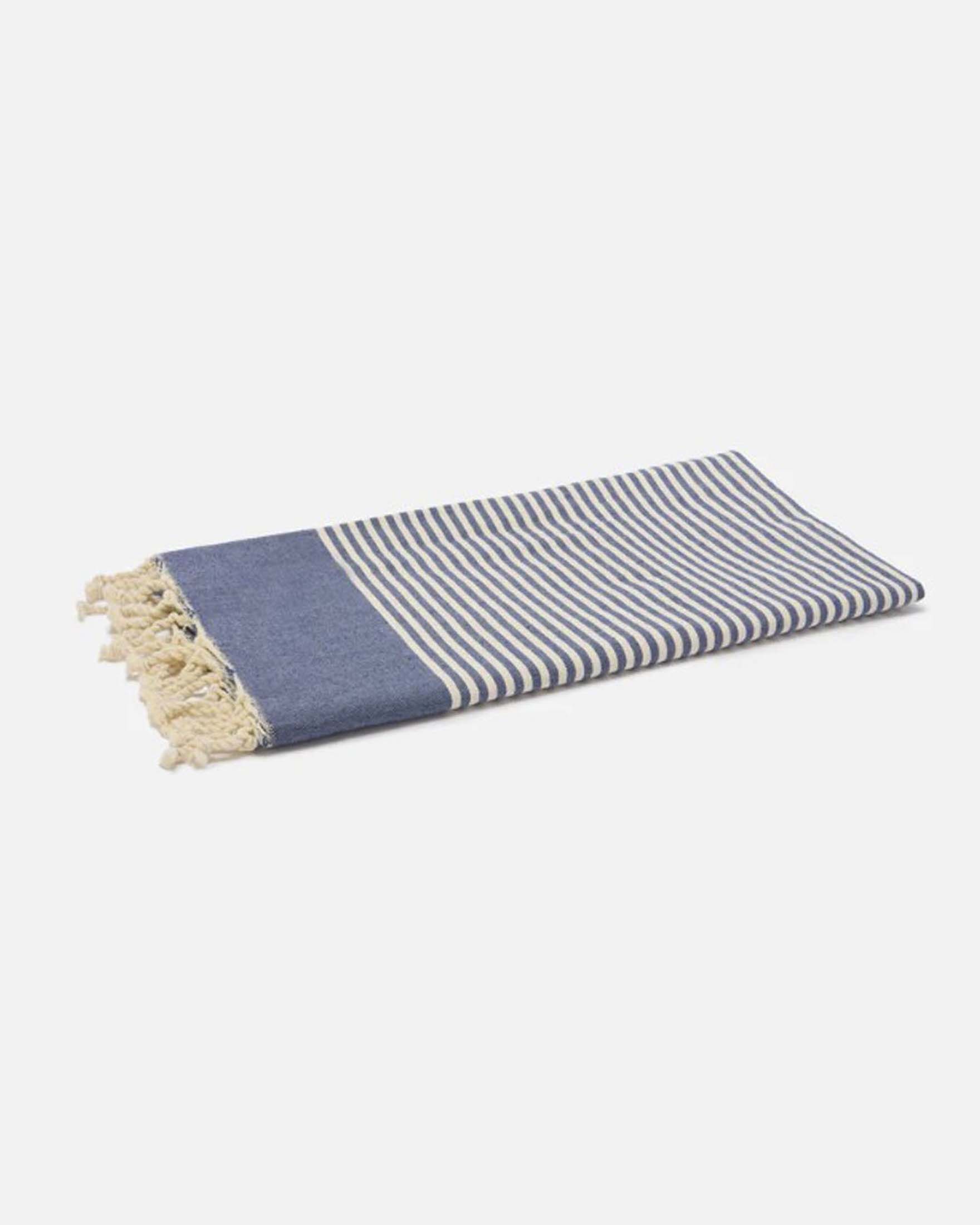 Telo mare MC2 Saint Barth a righe sottili blu e panna in cotone jacquard con frange e scritta logo