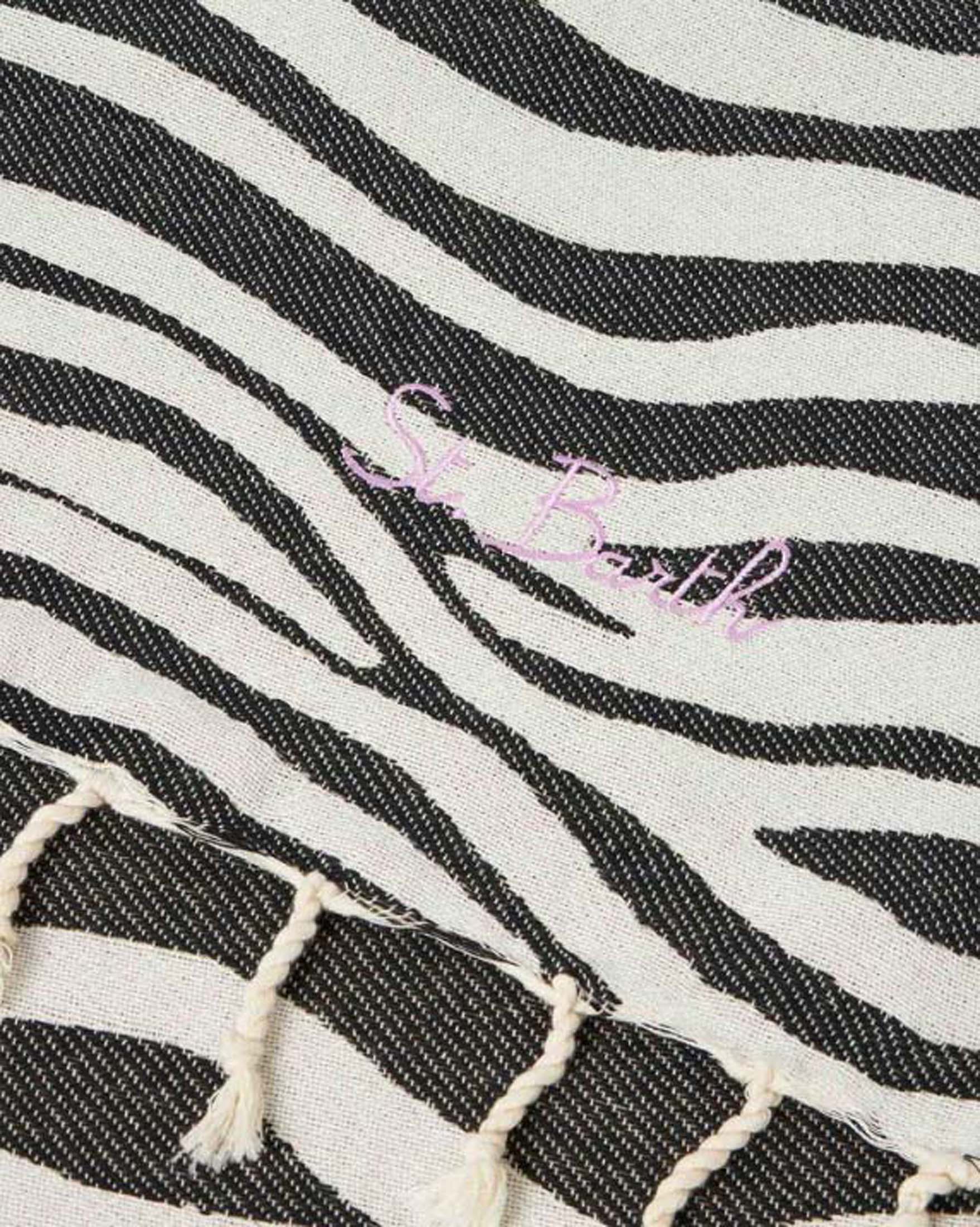 Telo mare MC2 Saint Barth in cotone a fantasia jacquard zebrata con frange e scritta logo ricamata image
