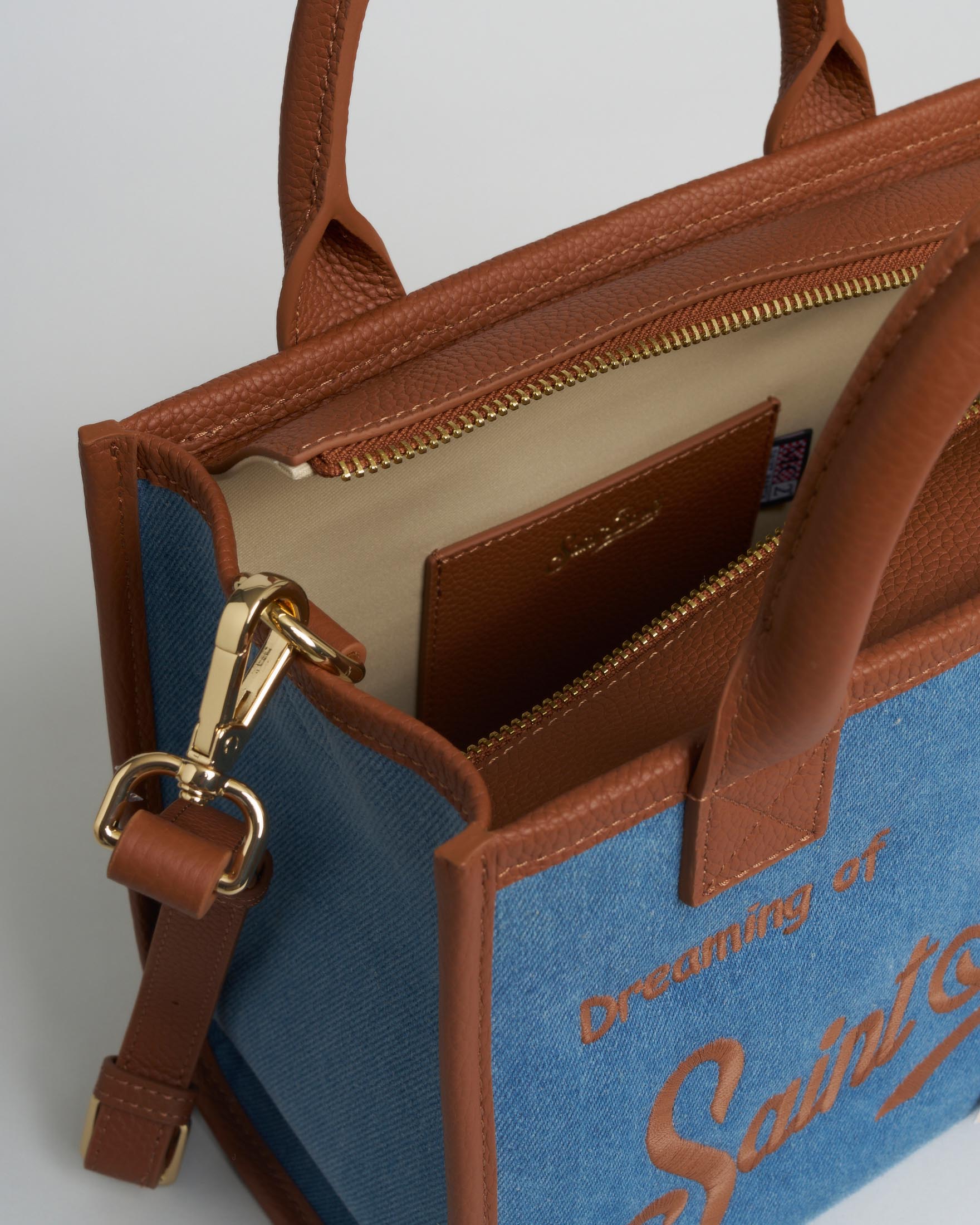 Borsa Vanity Midi MC2 Saint Barth in denim con finiture e manici in pelle color cuoio image
