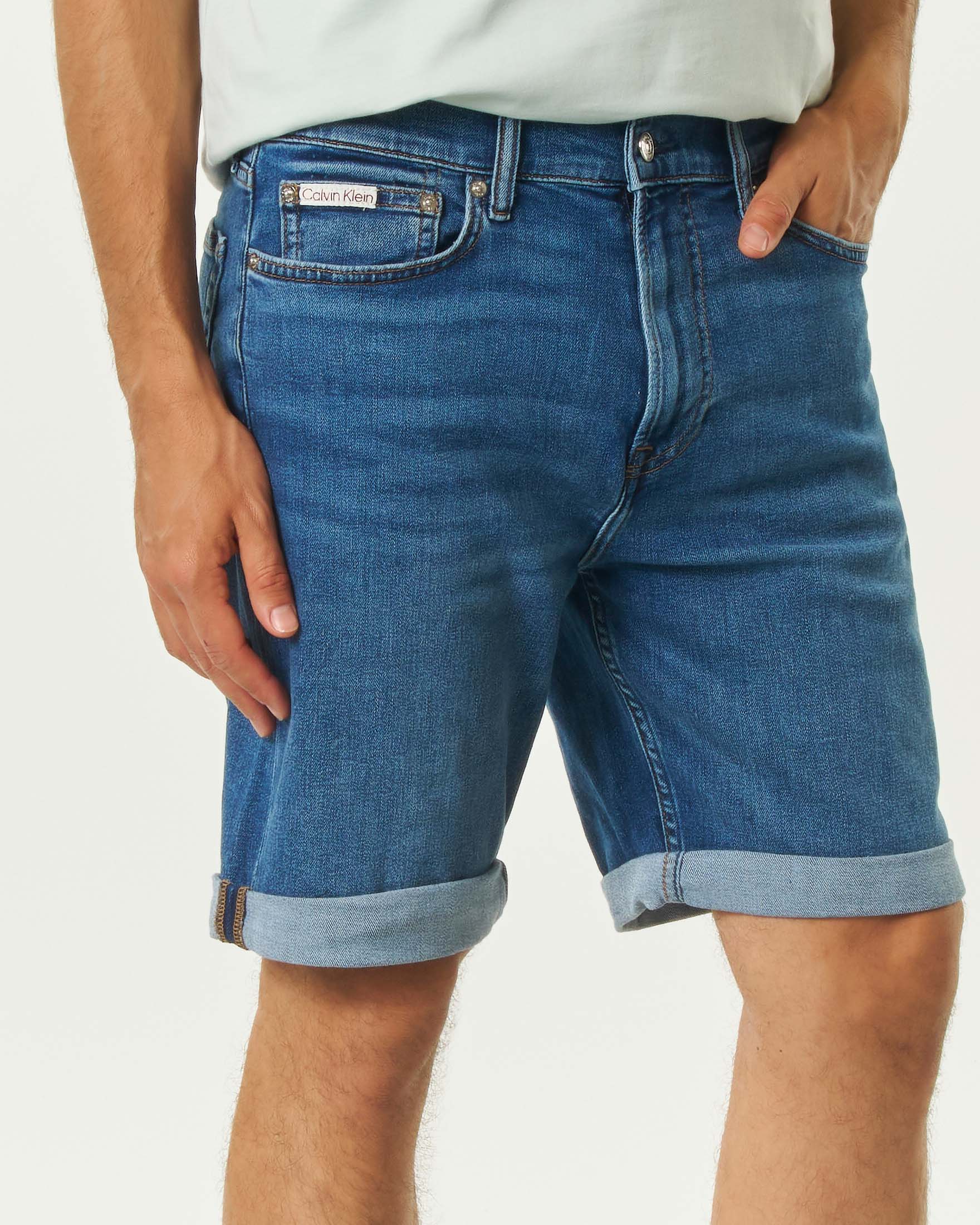 Bermuda Calvin Klein Jeans lavaggio medio stone washed in cotone stretch con risvolto image