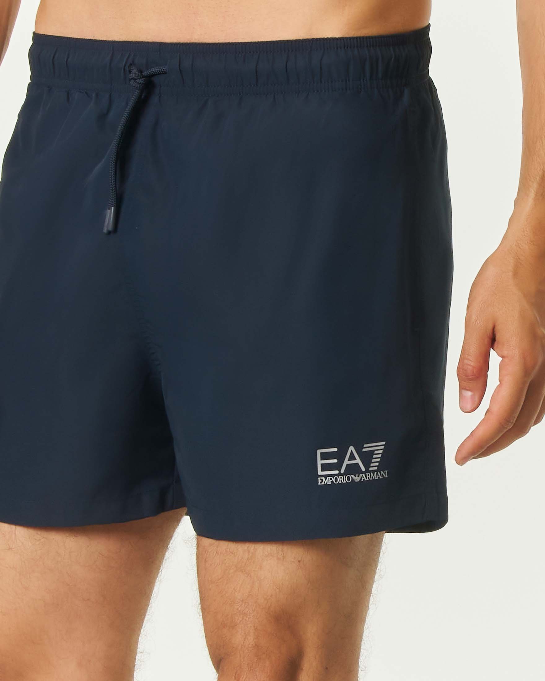 Boxer mare EA7 blu con stampa logo piccolo a contrasto image