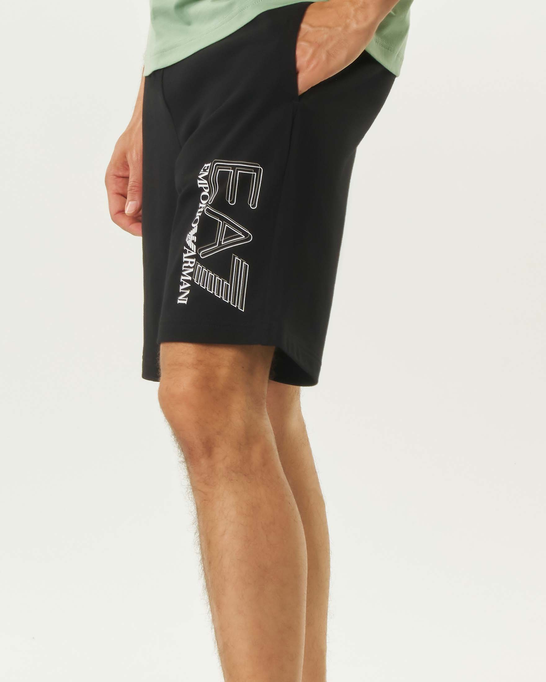 Bermuda EA7 neri in felpa di cotone con maxi logo bicolore stampato image