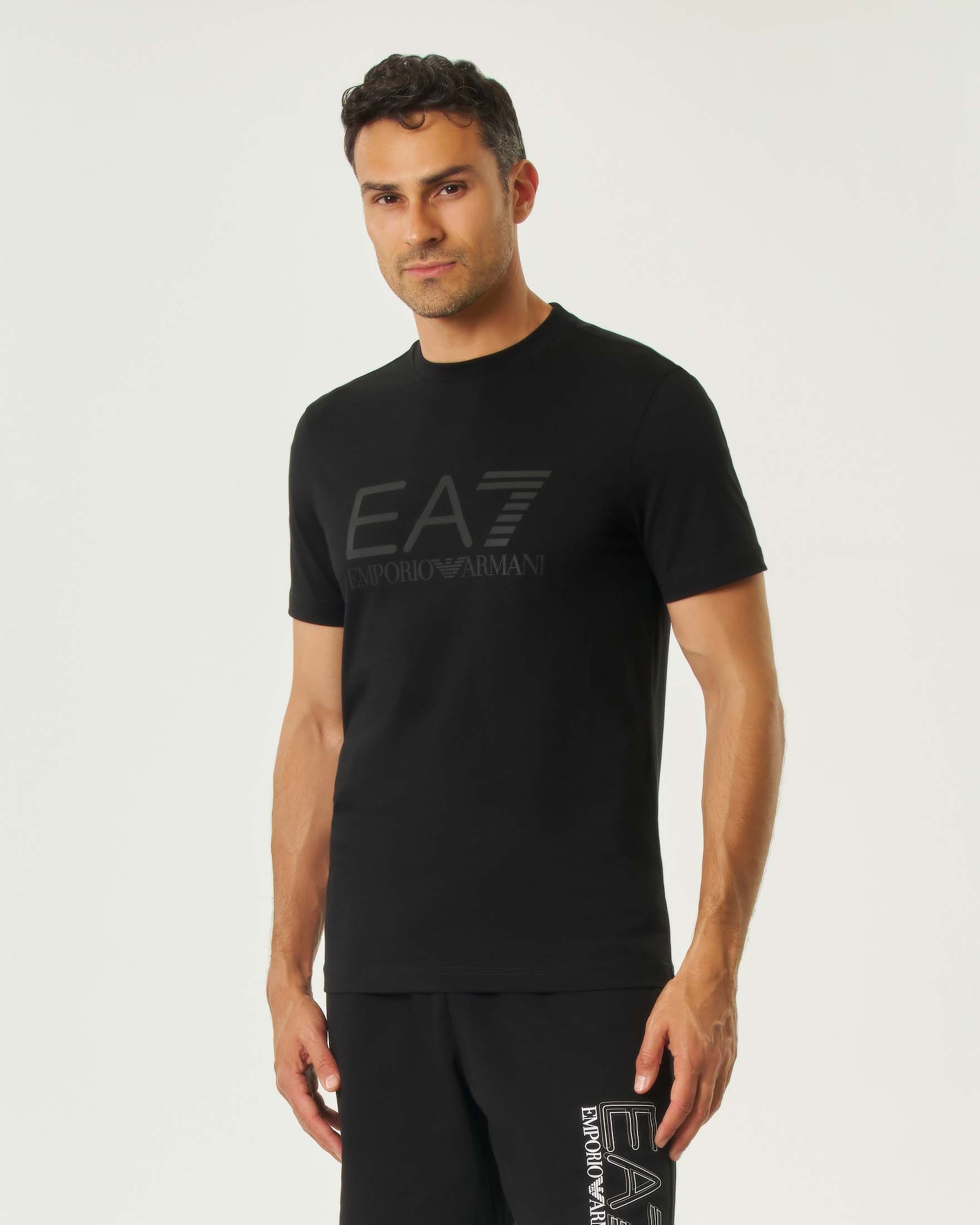 T-shirt mezza manica EA7 nera in cotone con maxi stampa logo in tono