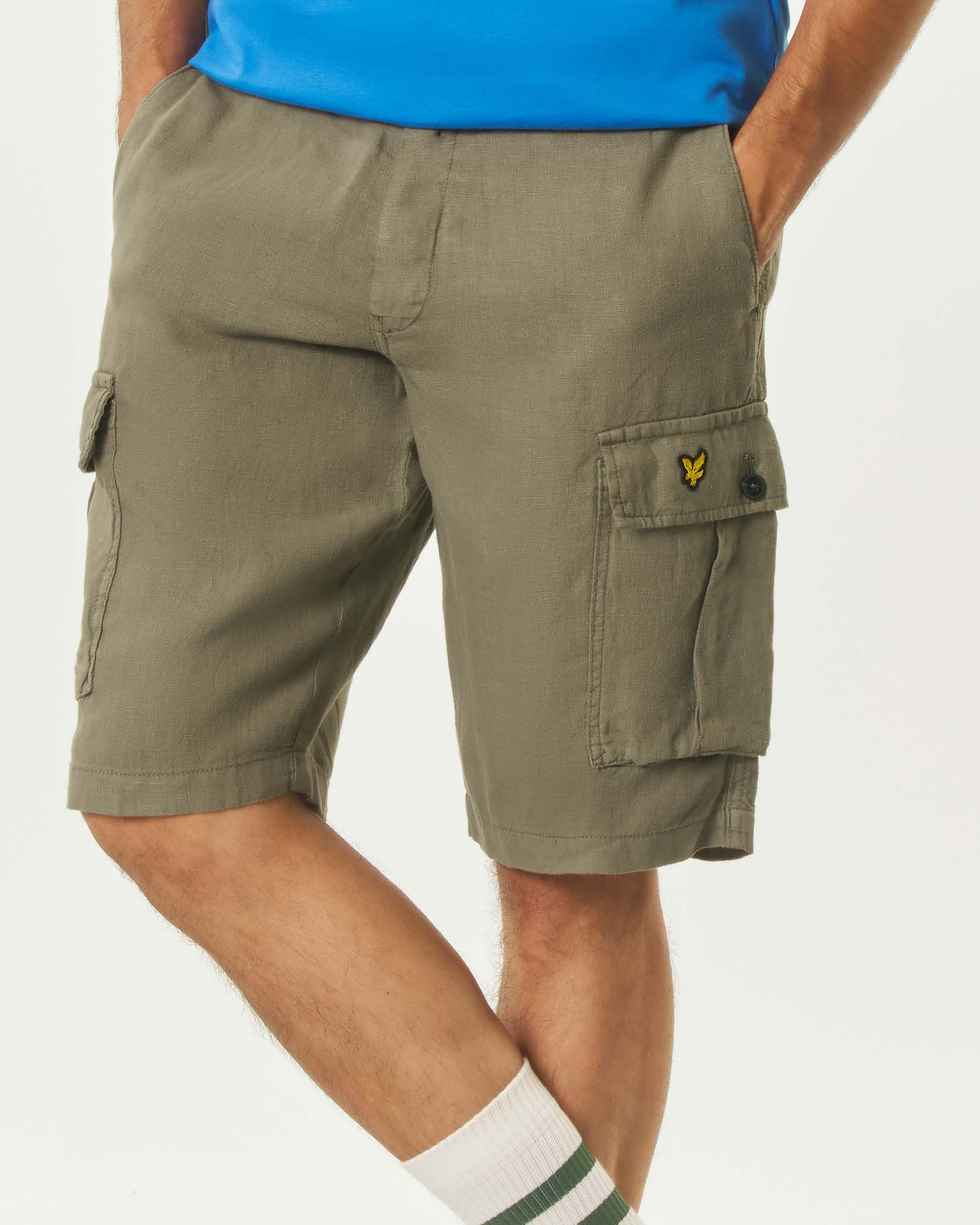 Bermuda cargo Lyle & Scott verde militare in puro lino image