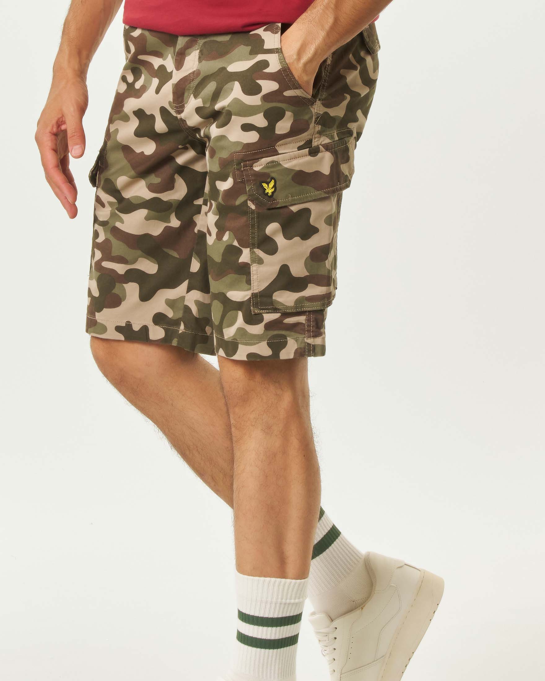 Bermuda cargo Lyle & Scott camouflage in gabardina di cotone stretch image