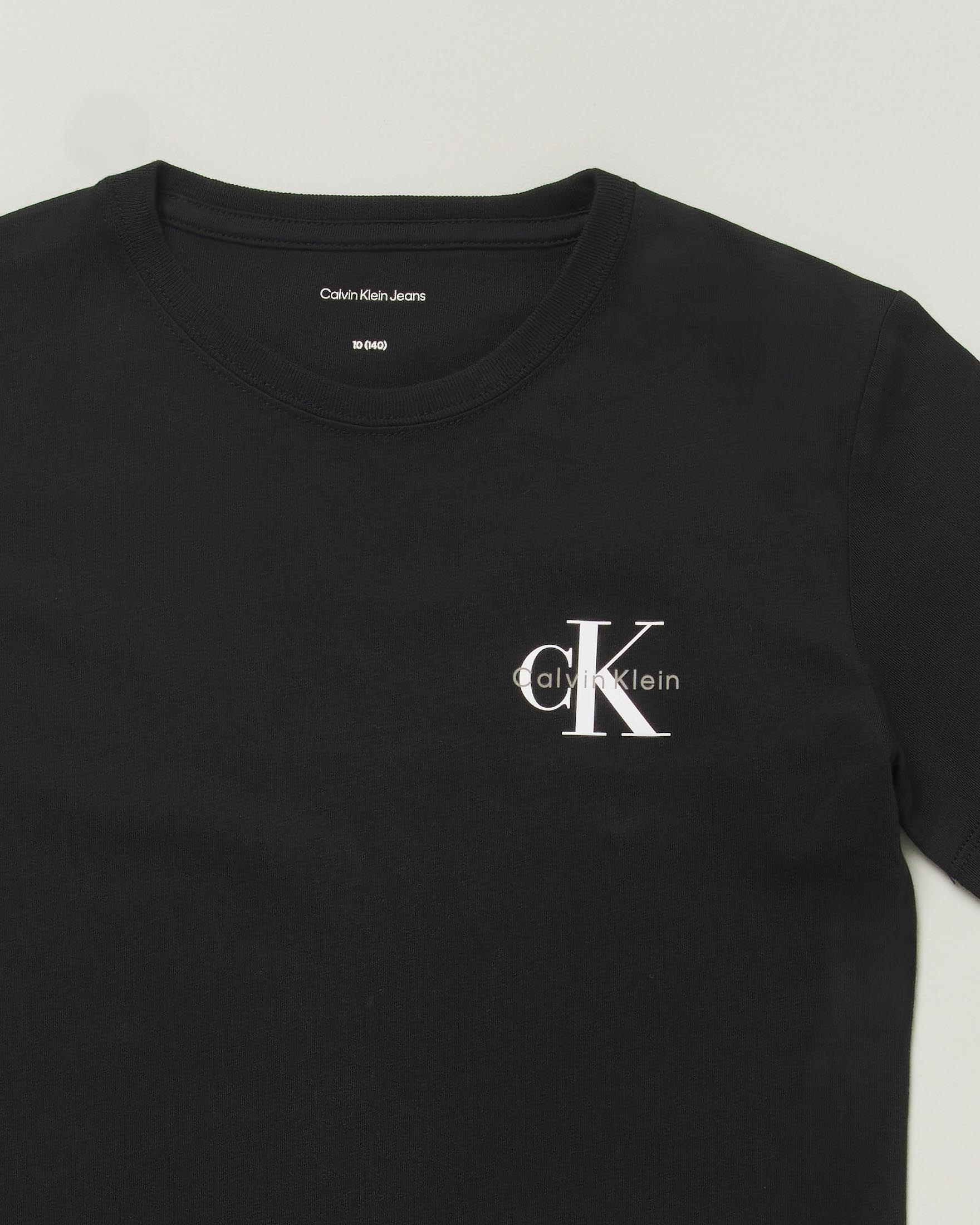 T-shirt nera Calvin Klein in cotone a maniche corte con scritta logo bianca image