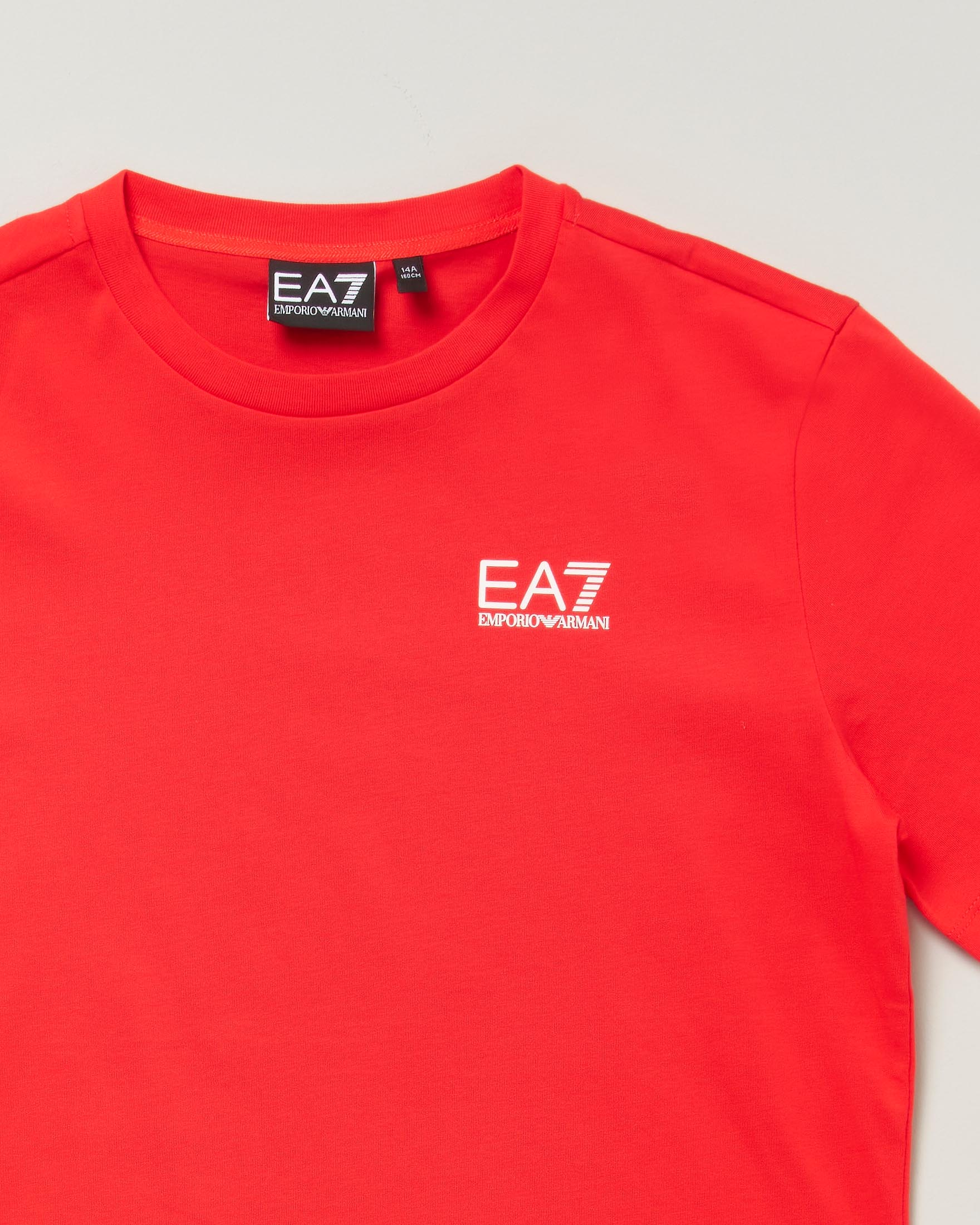 T-shirt EA7 Junior rossa mezza manica in puro cotone con logo bianco image