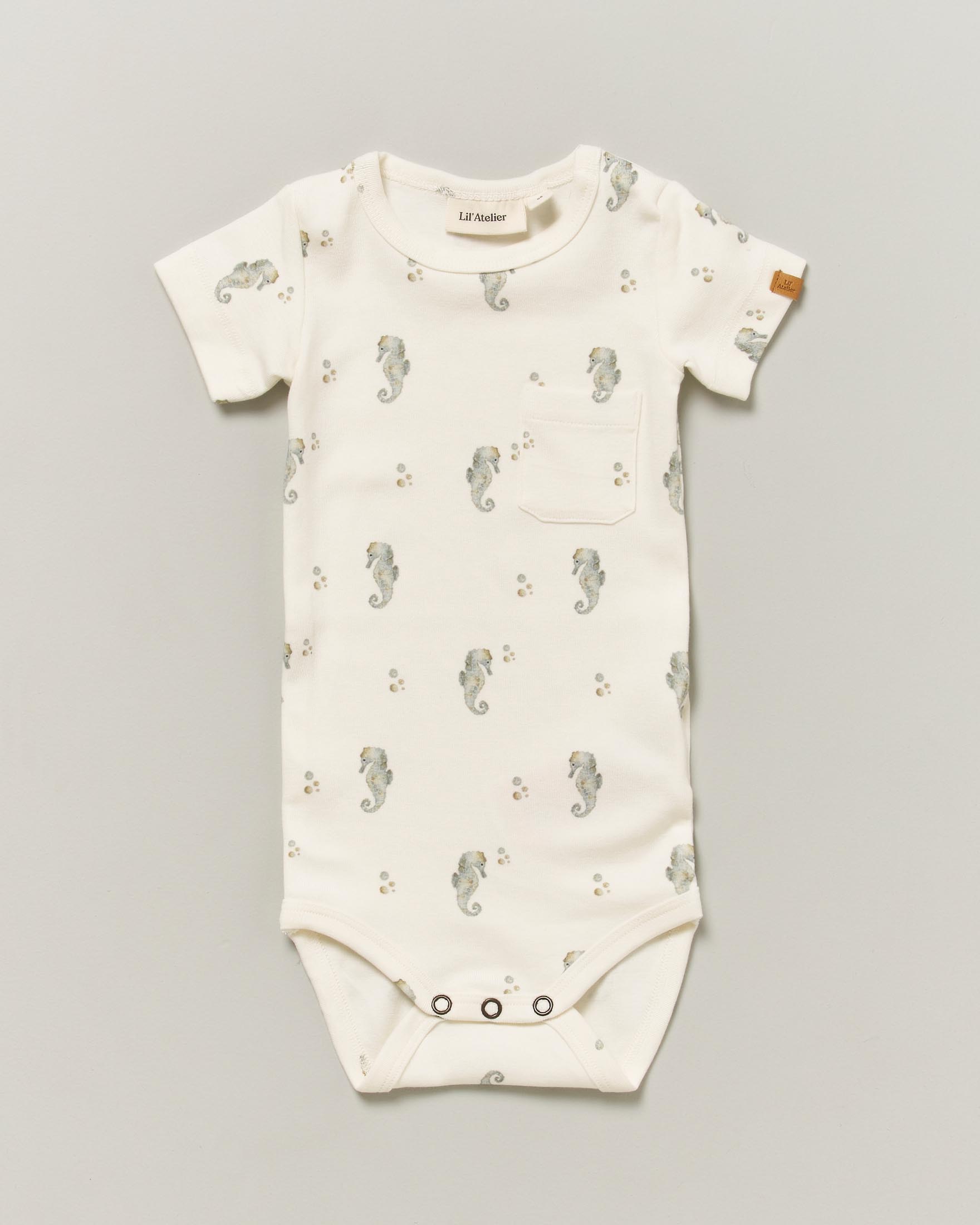 Body Lil'Atelier avorio in cotone con fantasia ippocampi azzurri