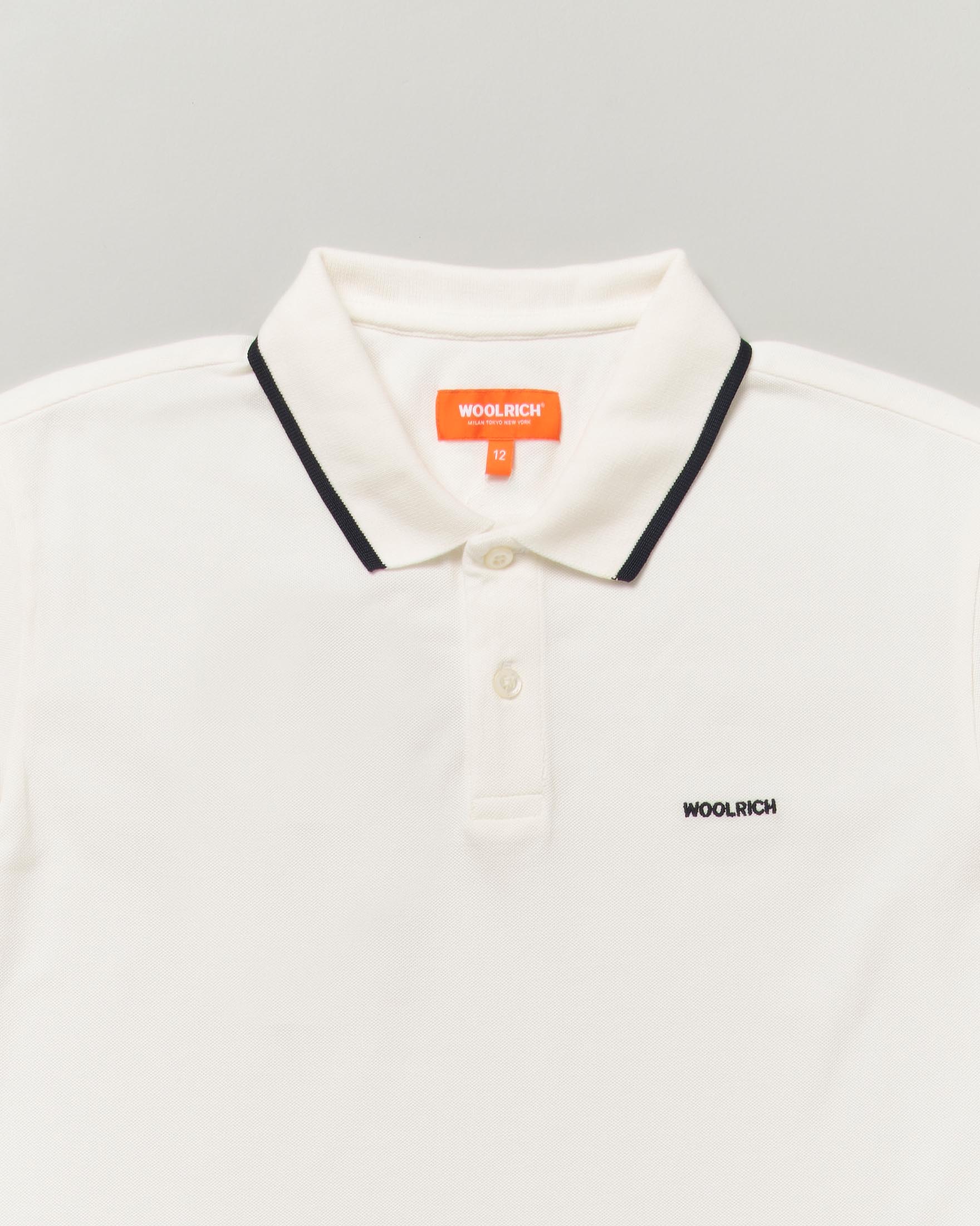Polo bianca Woolrich in puro cotone con rifiniture blu image