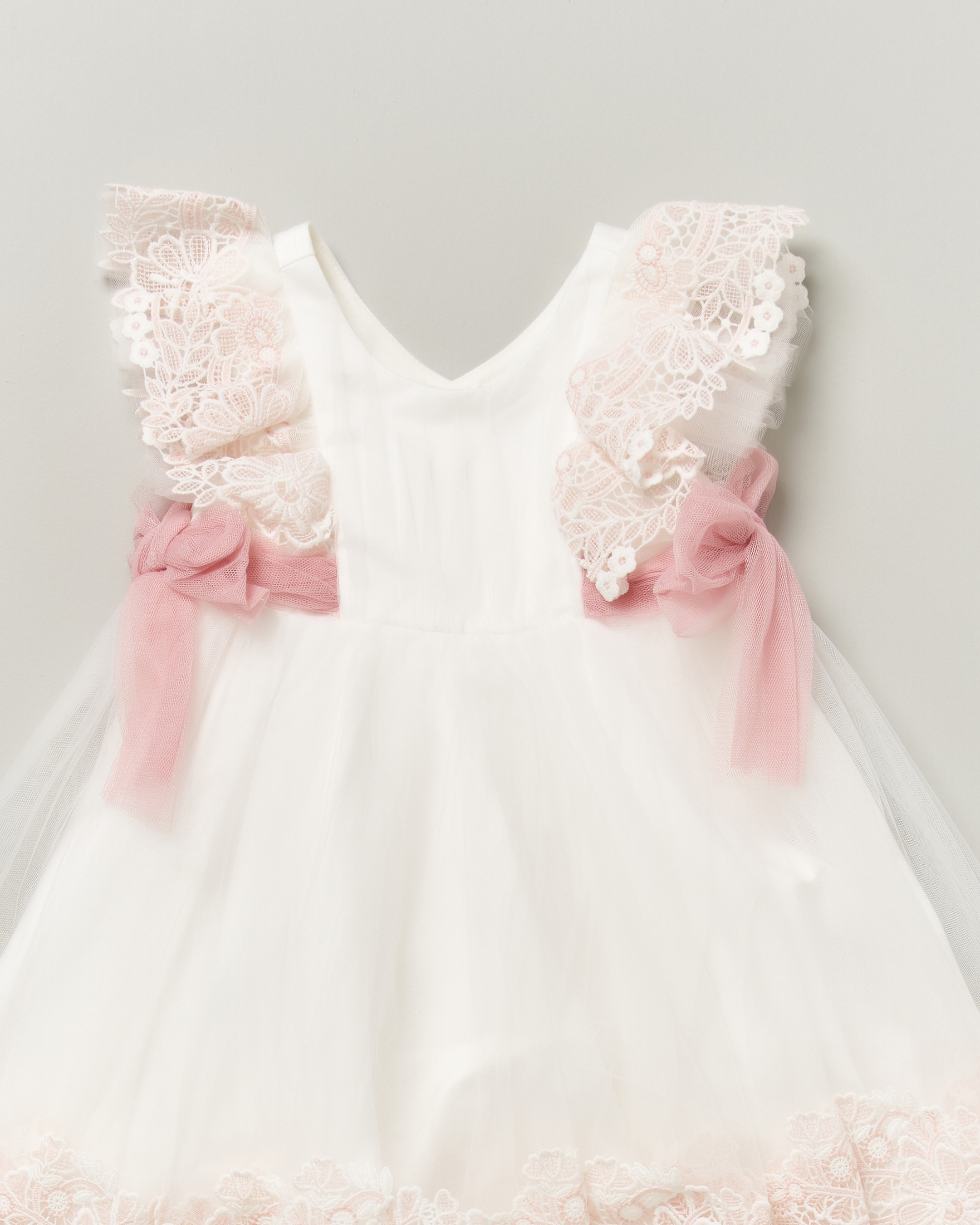 Abito bianco Abel & Lula in tulle e pizzo con dettagli rosa e fiocchi image