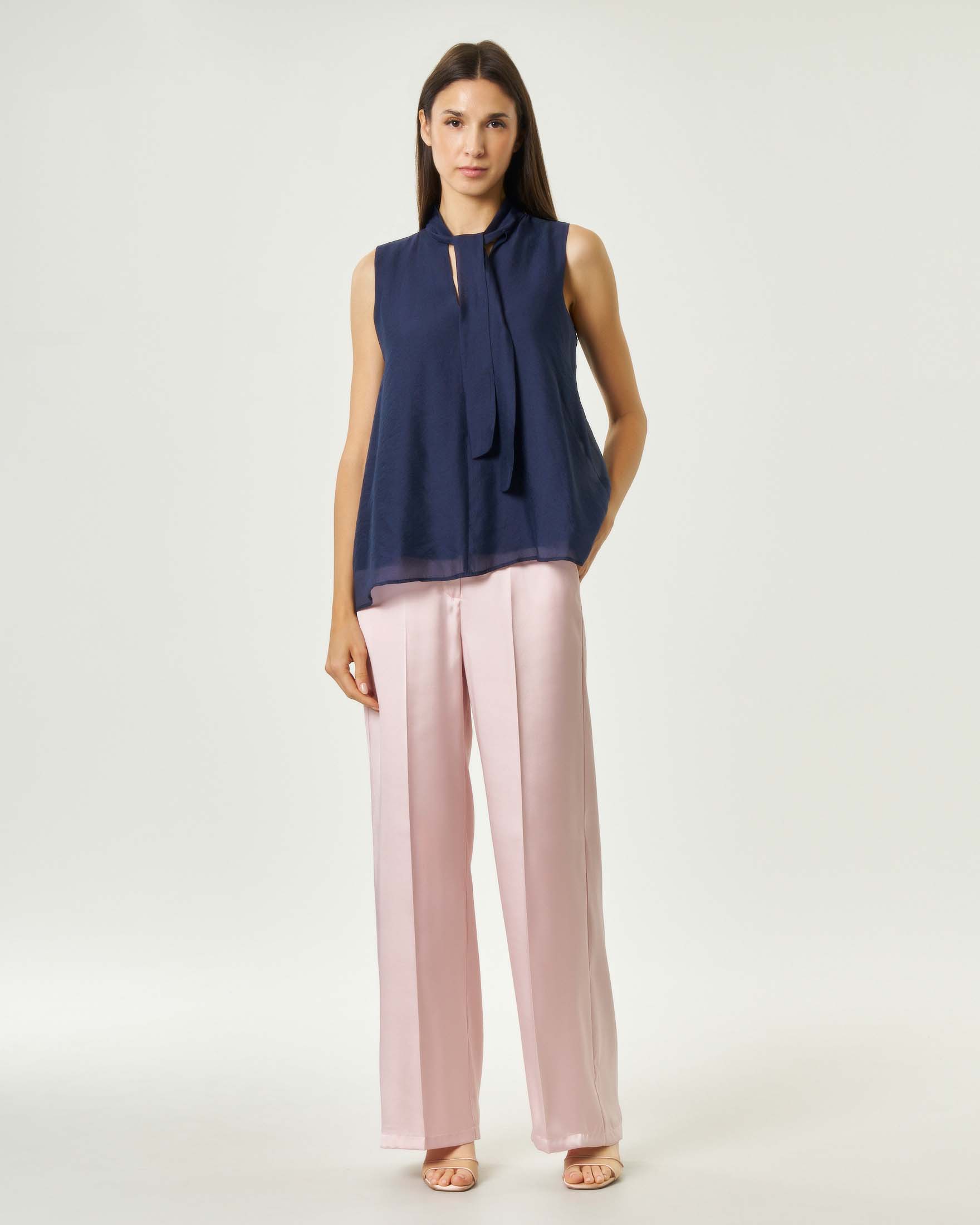 Pantaloni a palazzo Emme Marella color cipria in raso stretch con piega stirata e tasche a filetto