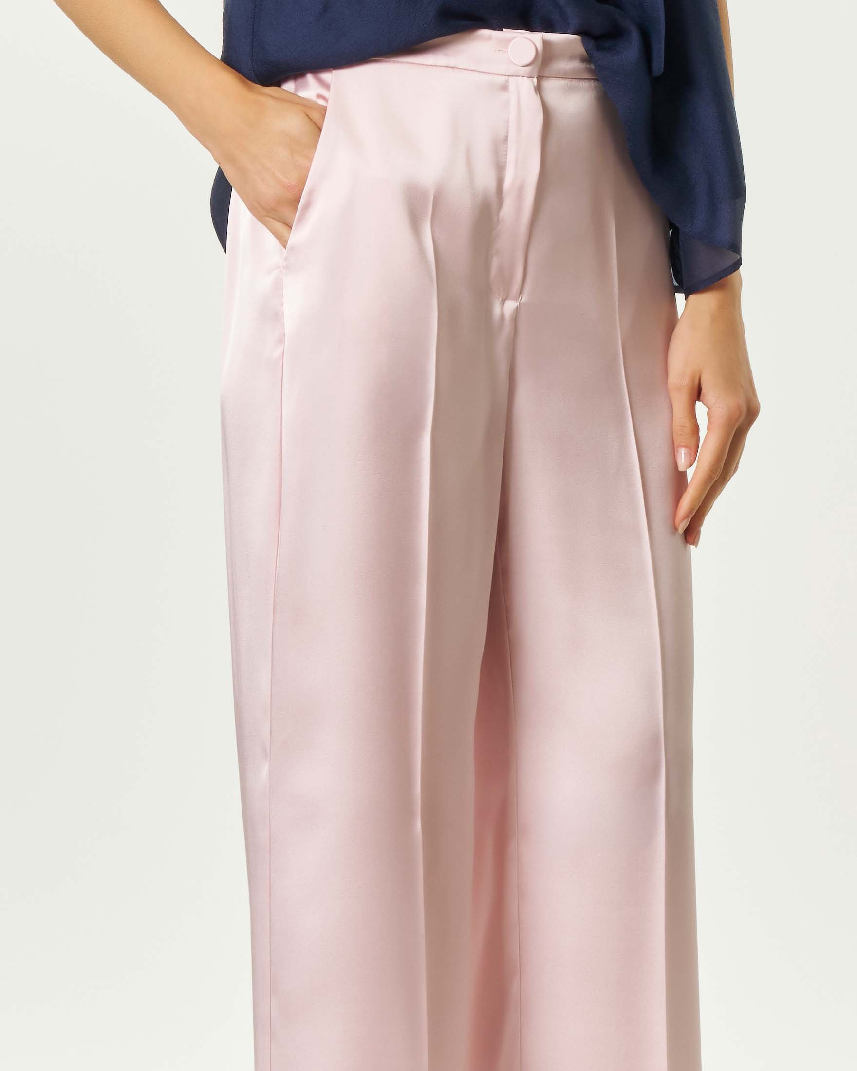 Pantaloni a palazzo Emme Marella color cipria in raso stretch con piega stirata e tasche a filetto image