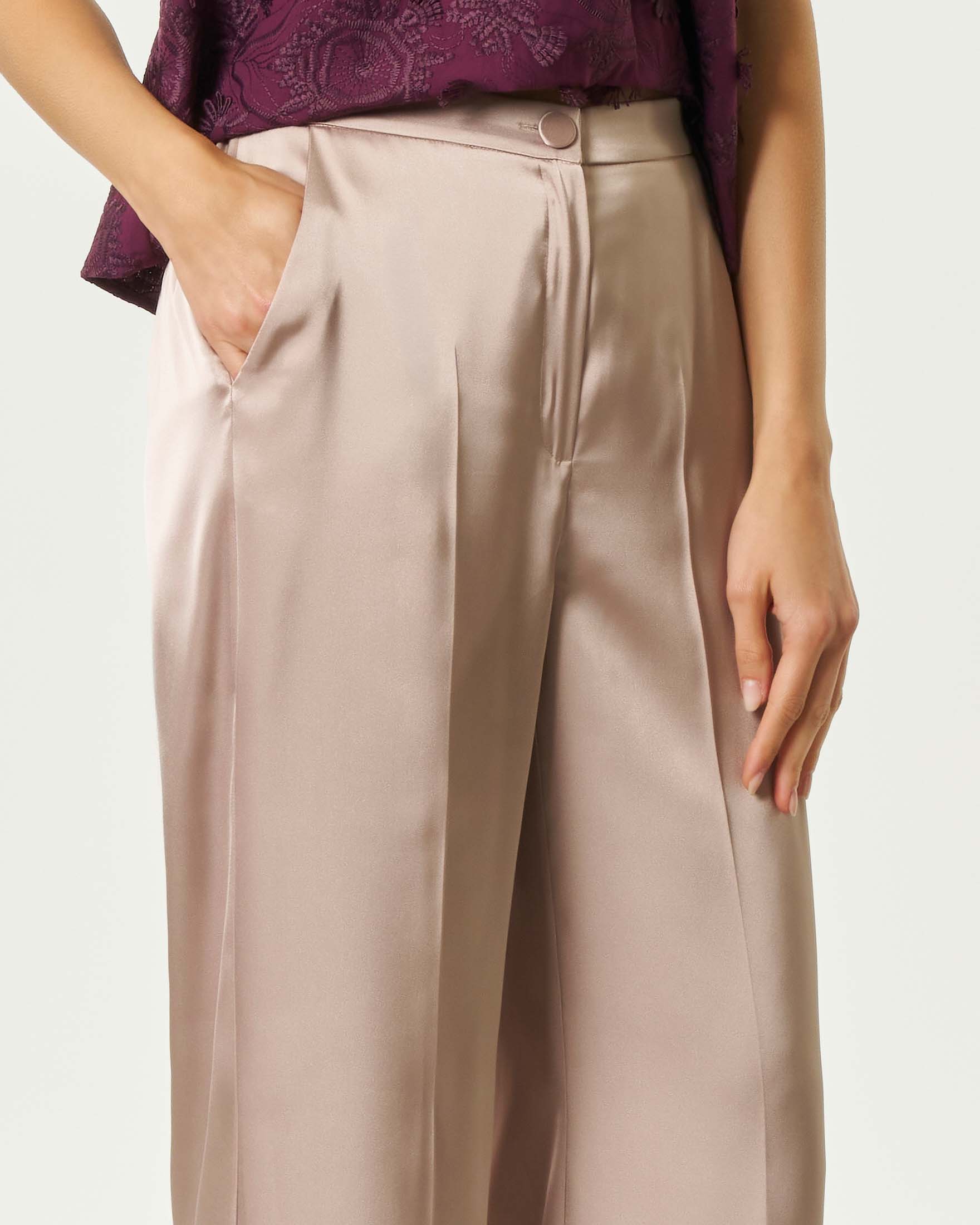 Pantaloni a palazzo Emme Marella beige in raso stretch con piega stirata e tasche a filetto image