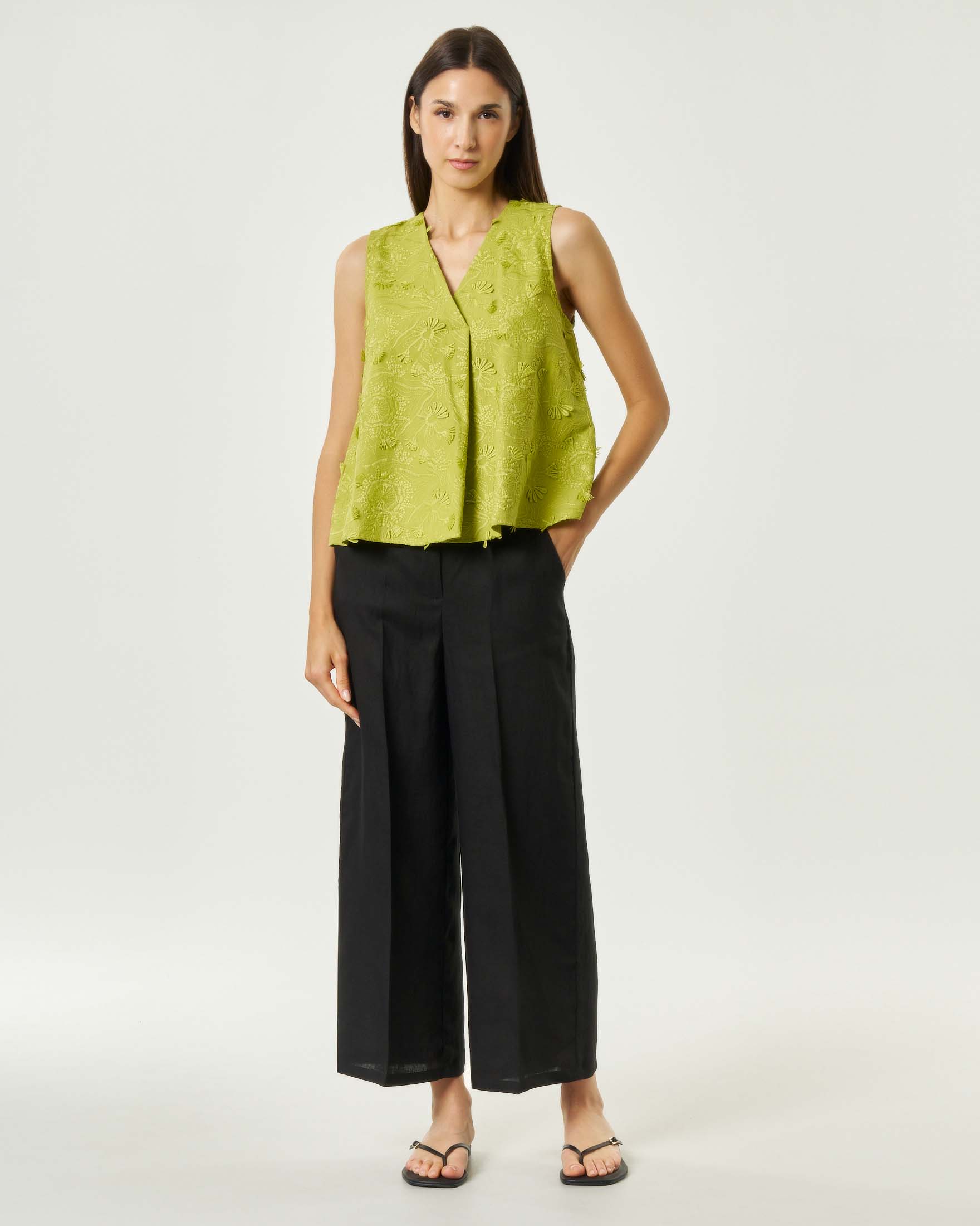 Blusa Emme Marella color lime smanicata in tessuto fil coupé di cotone con scollo a V image